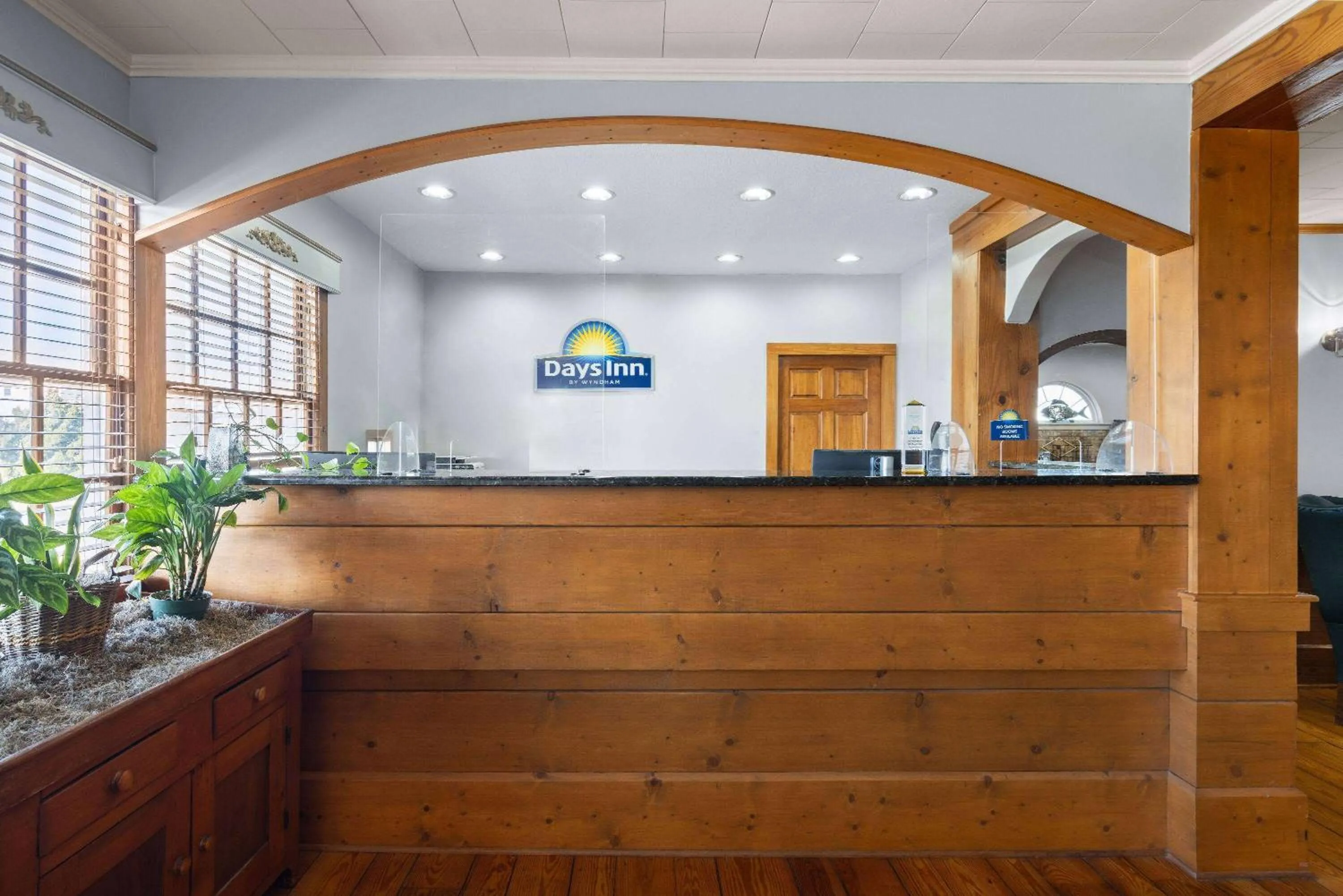 Lobby or reception in Days Inn by Wyndham Kill Devil Hills Oceanfront - Wilbur