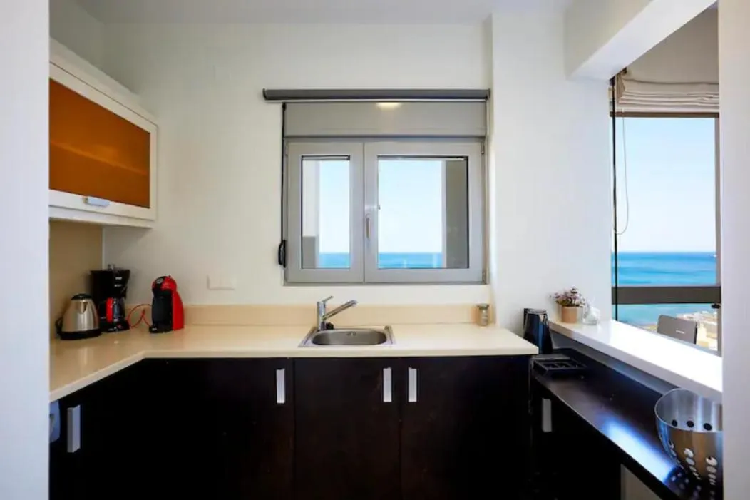 Kitchen or kitchenette in VIVIAN Art Apartments