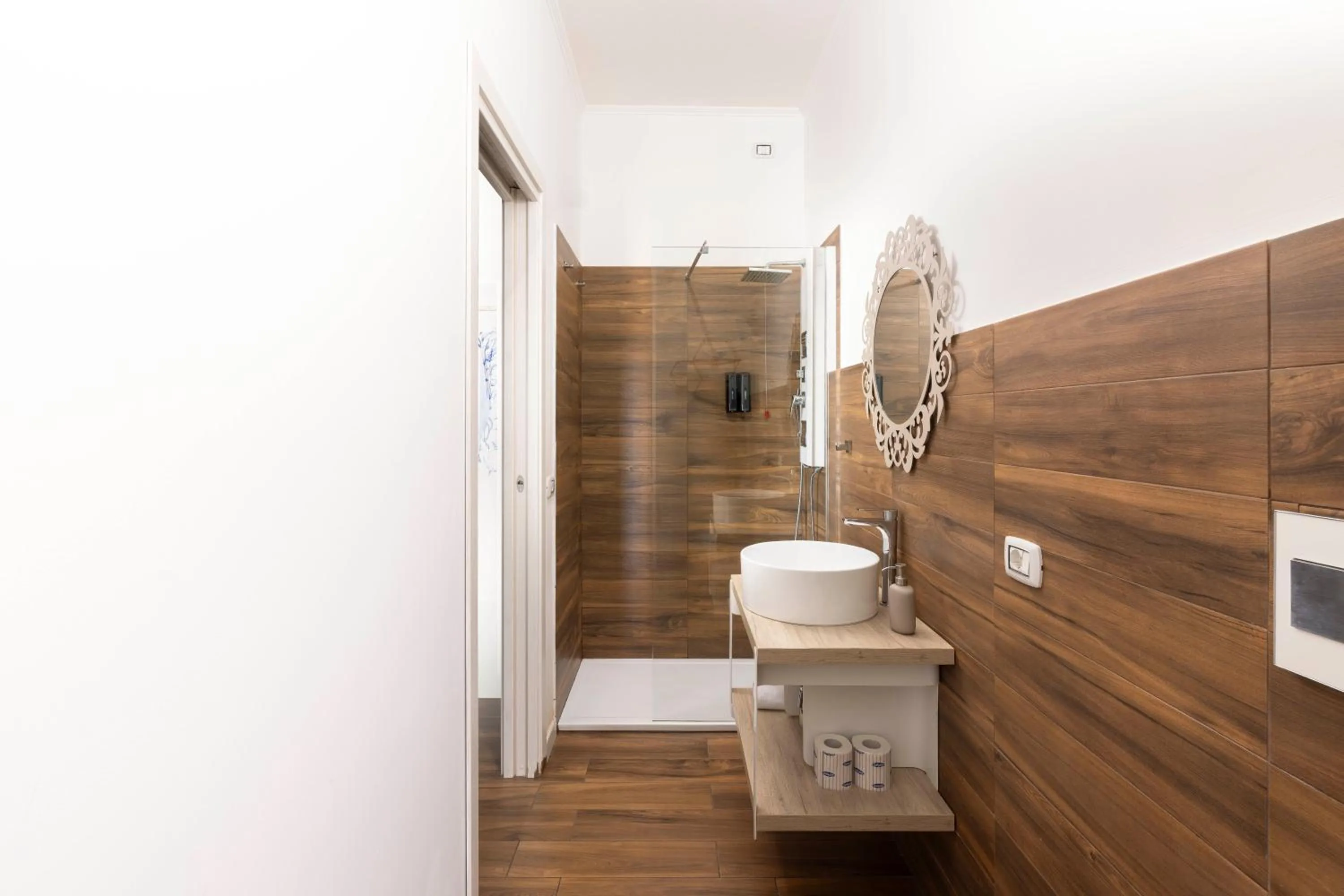 Shower in Mapi’s Rooms