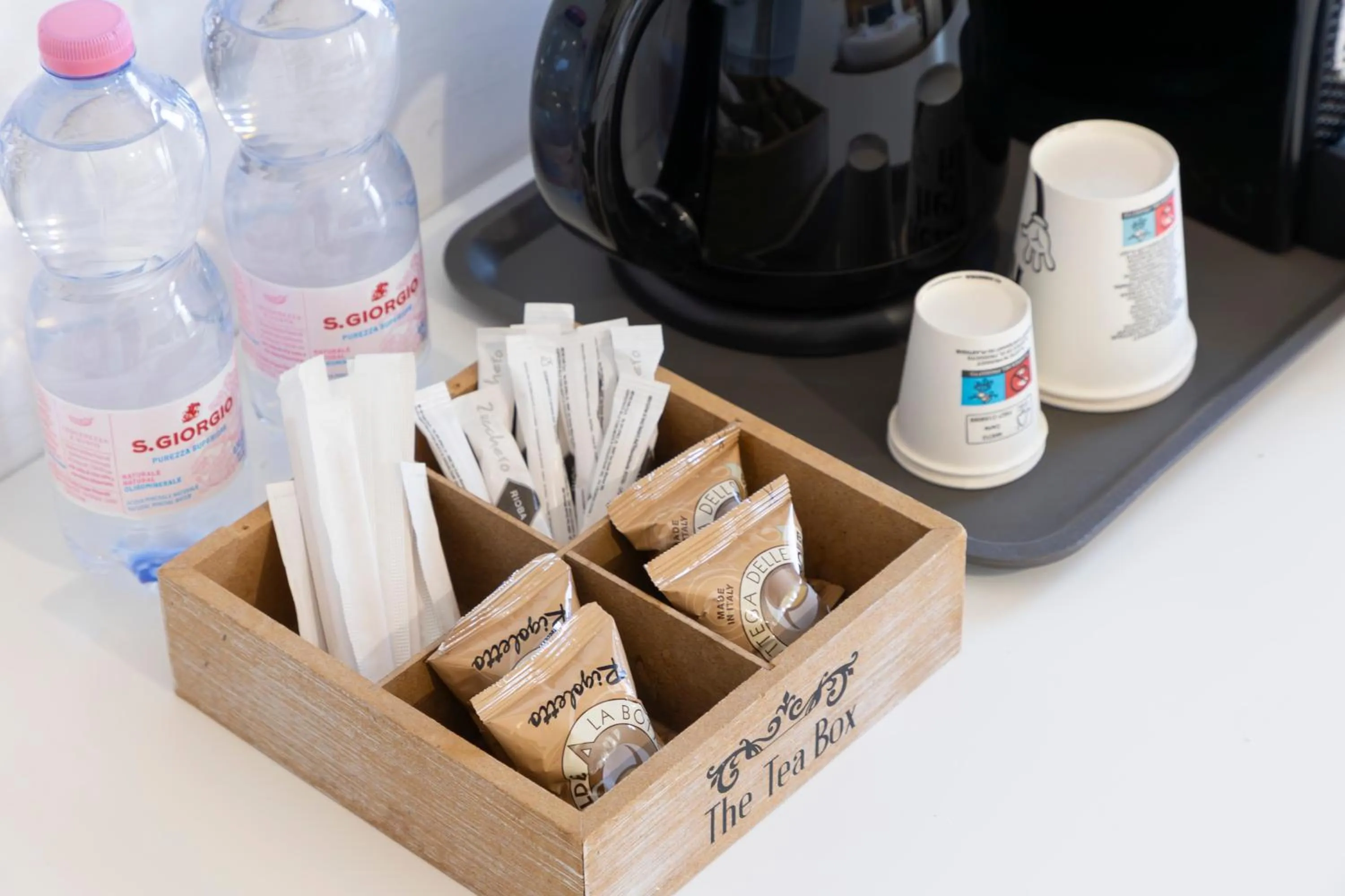 Coffee/tea facilities in Mapi’s Rooms