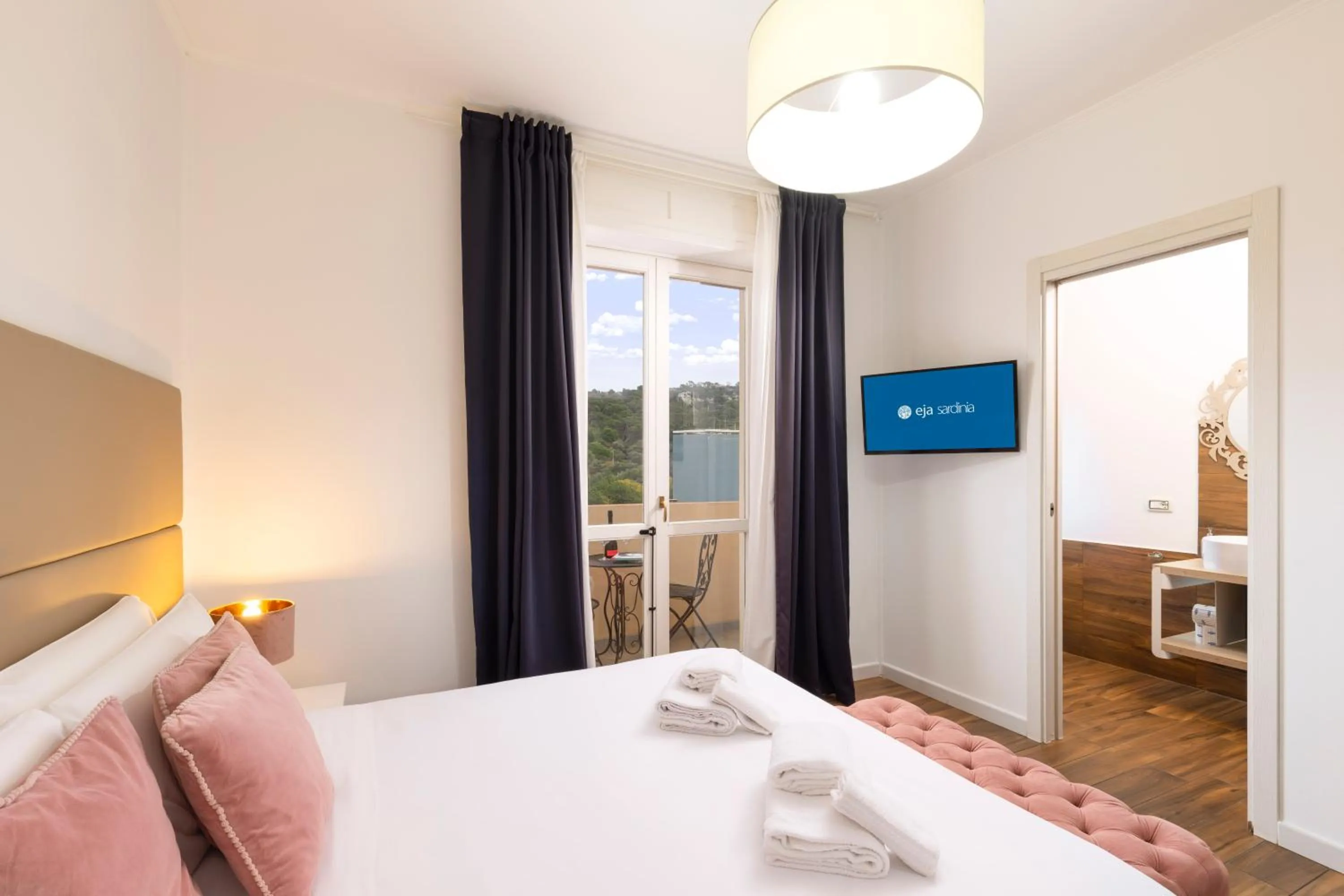 Bed in Mapi’s Rooms