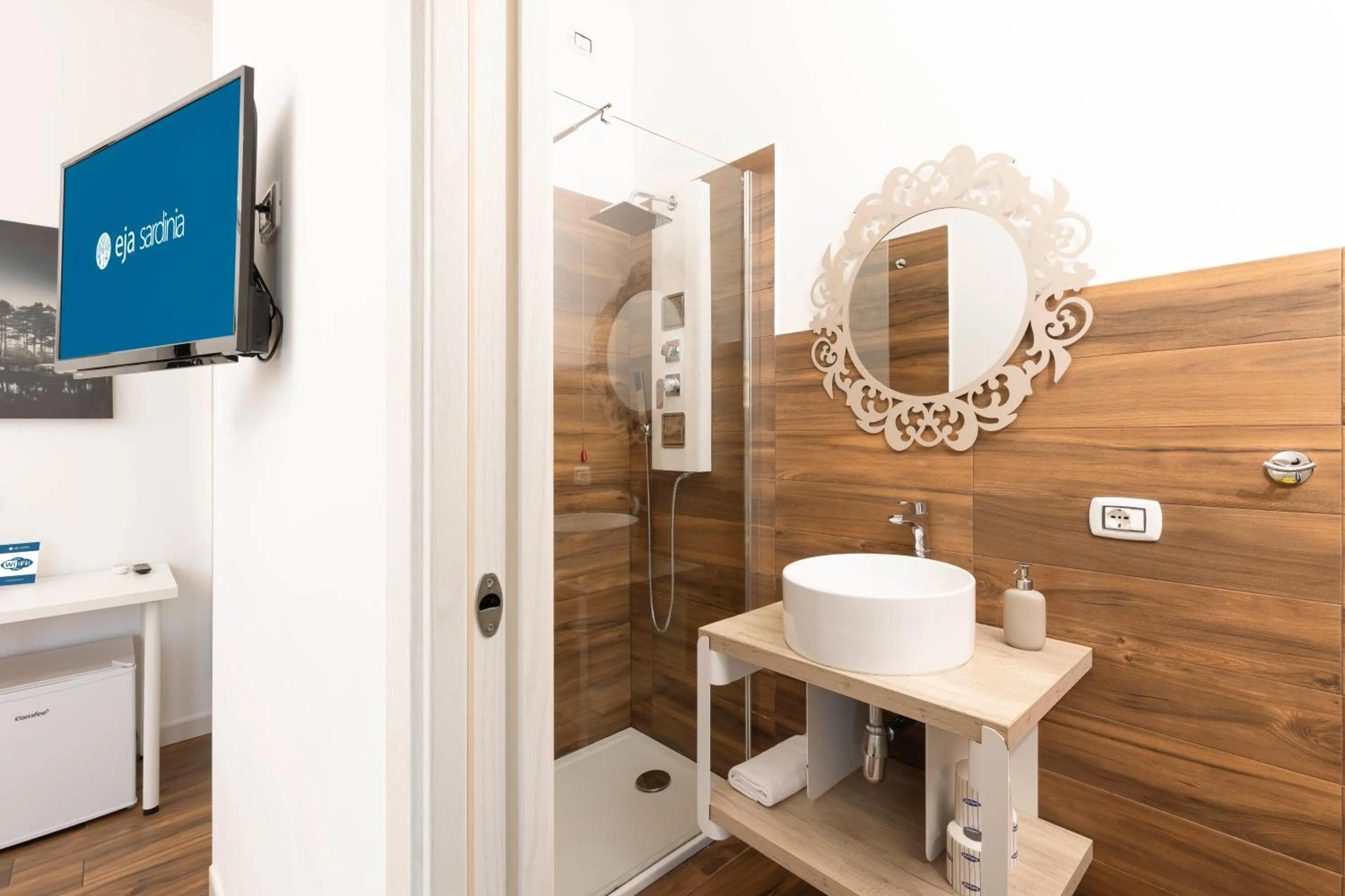 Shower in Mapi’s Rooms