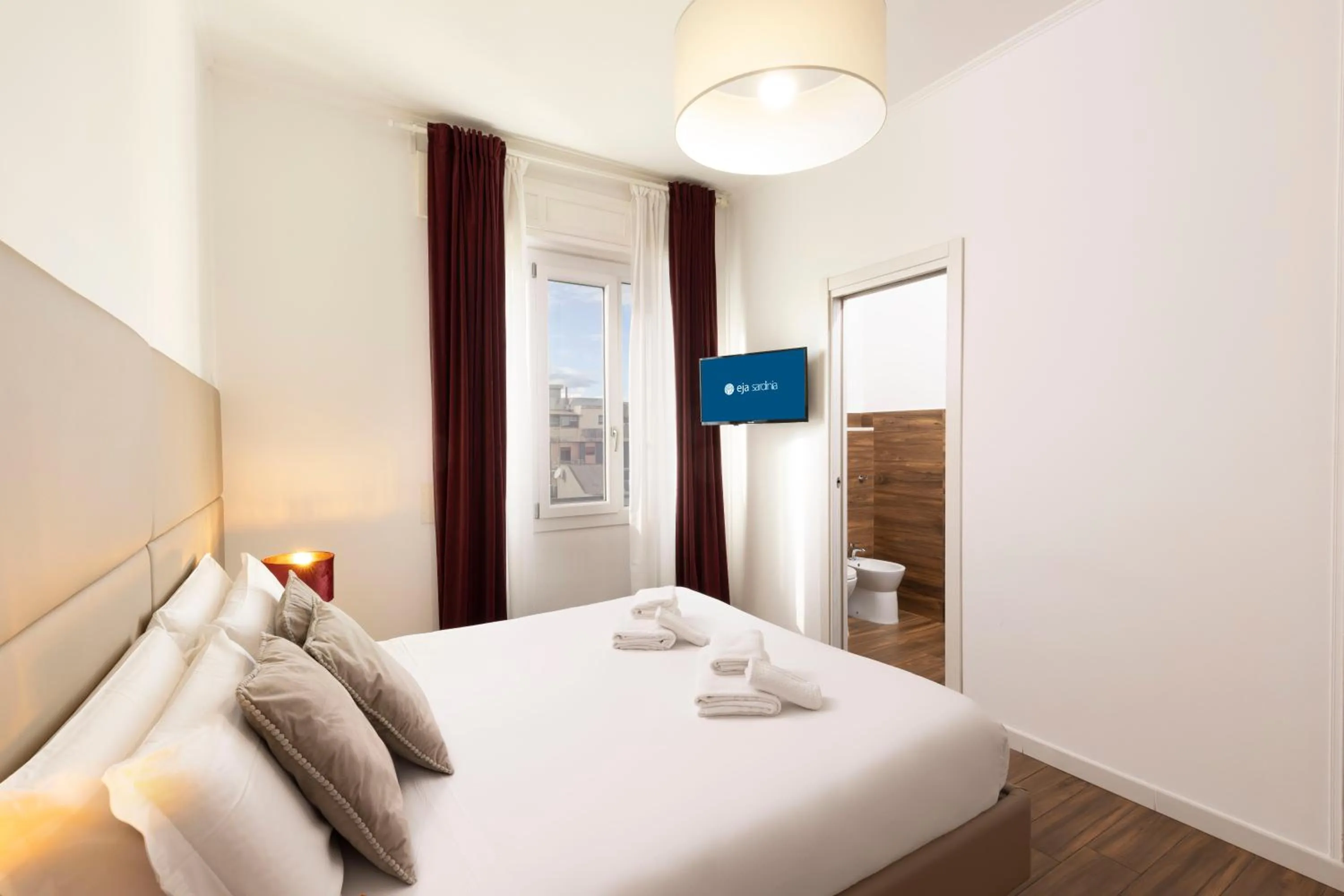 Shower, Bed in Mapi’s Rooms