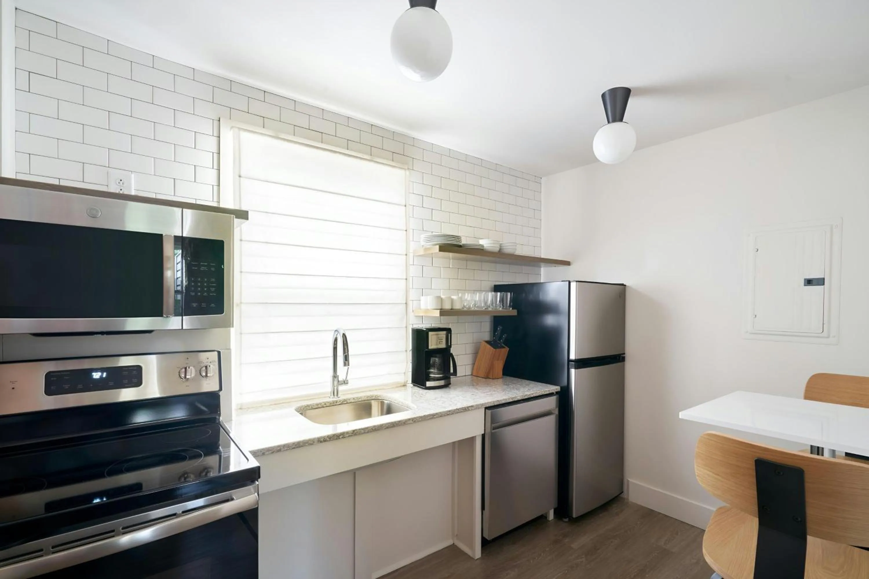 Kitchen or kitchenette in Sonder by Marriott Bonvoy The Stat Apartments Midtown