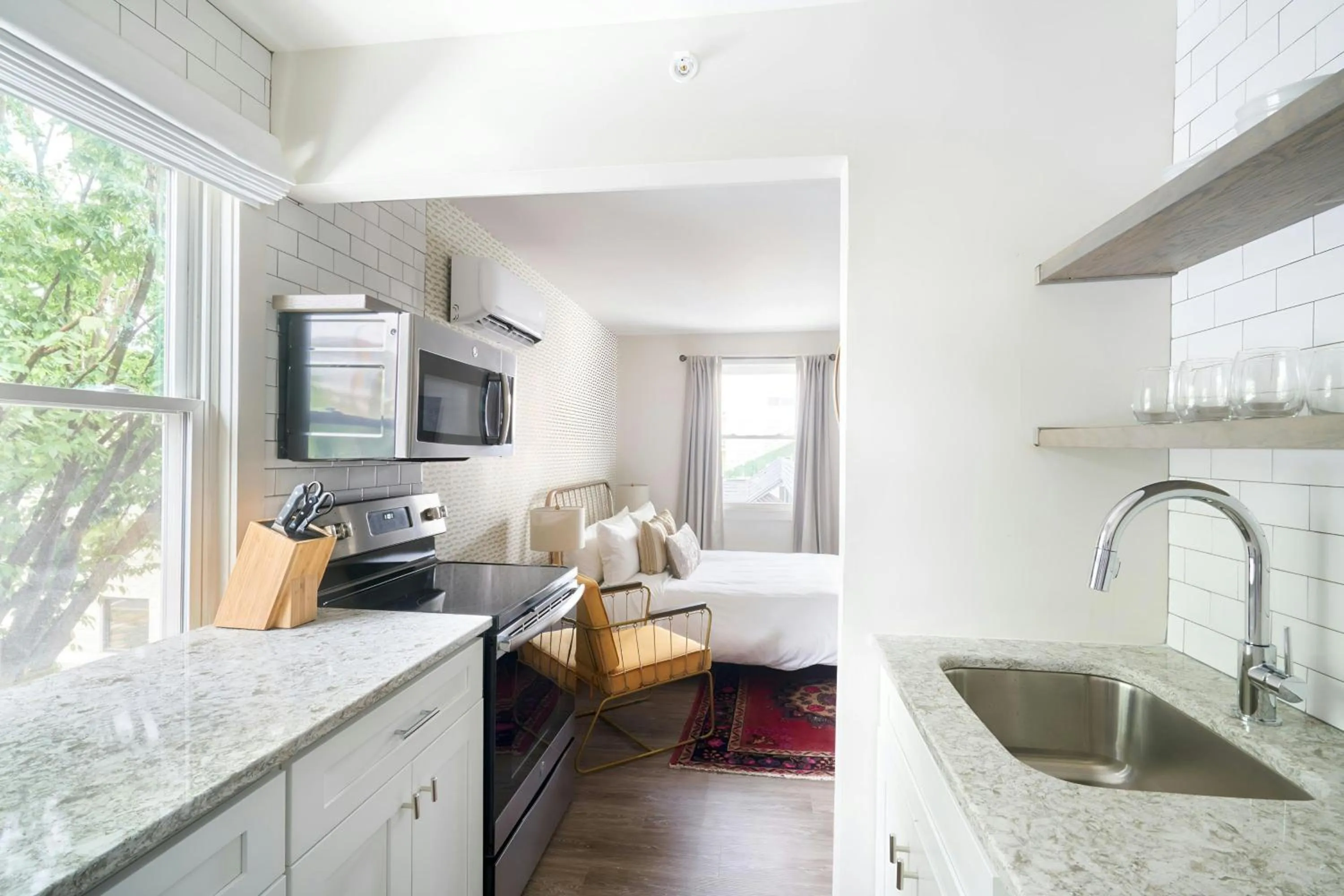 Kitchen or kitchenette in Sonder by Marriott Bonvoy The Stat Apartments Midtown