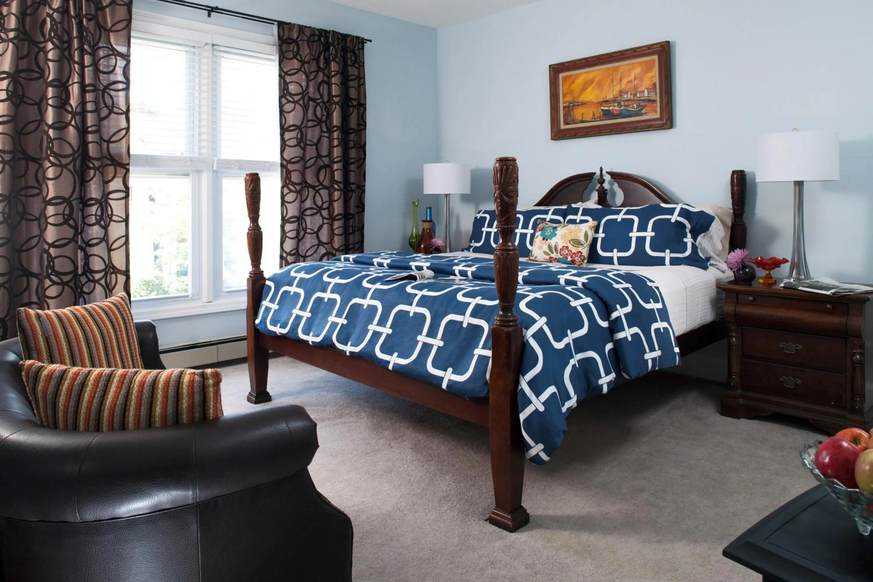 Bathroom, Bed in Beech Tree Inn and Cottage