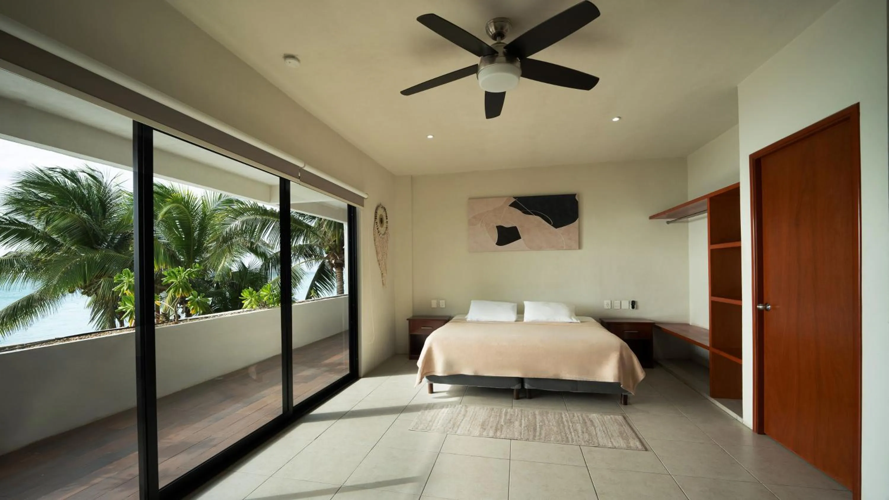 Sea view, Bed in Cuxos Hotel Beachfront