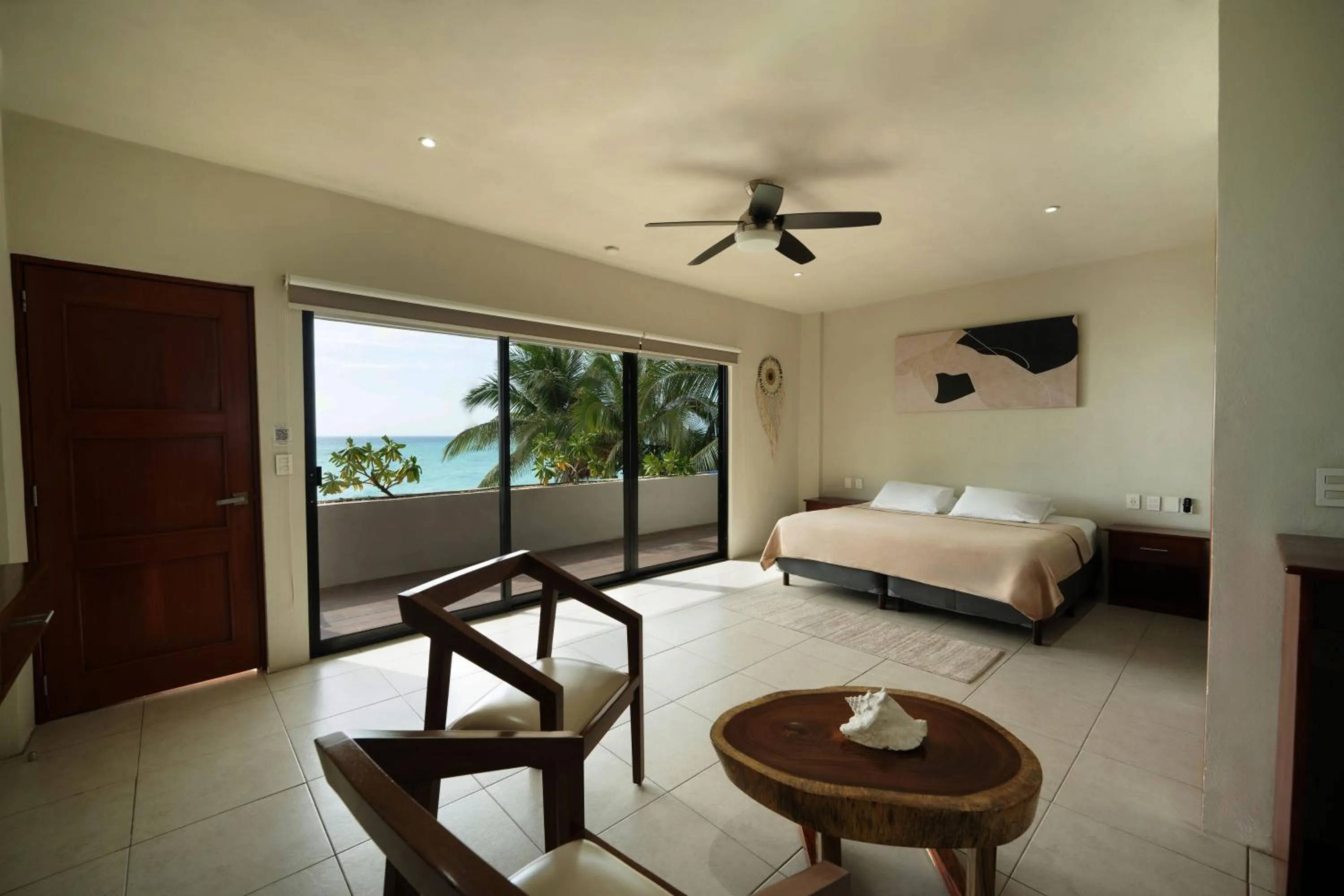 Sea view, Bed in Cuxos Hotel Beachfront