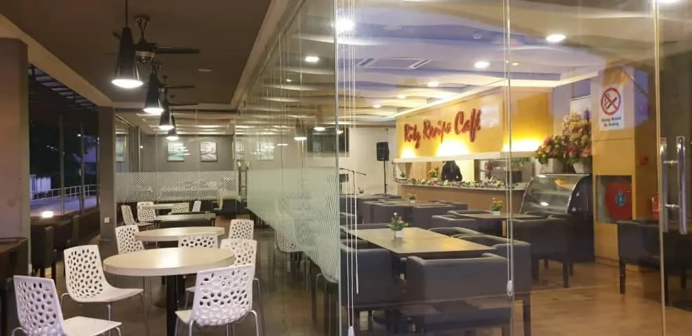 Restaurant/places to eat in Ritz Suites