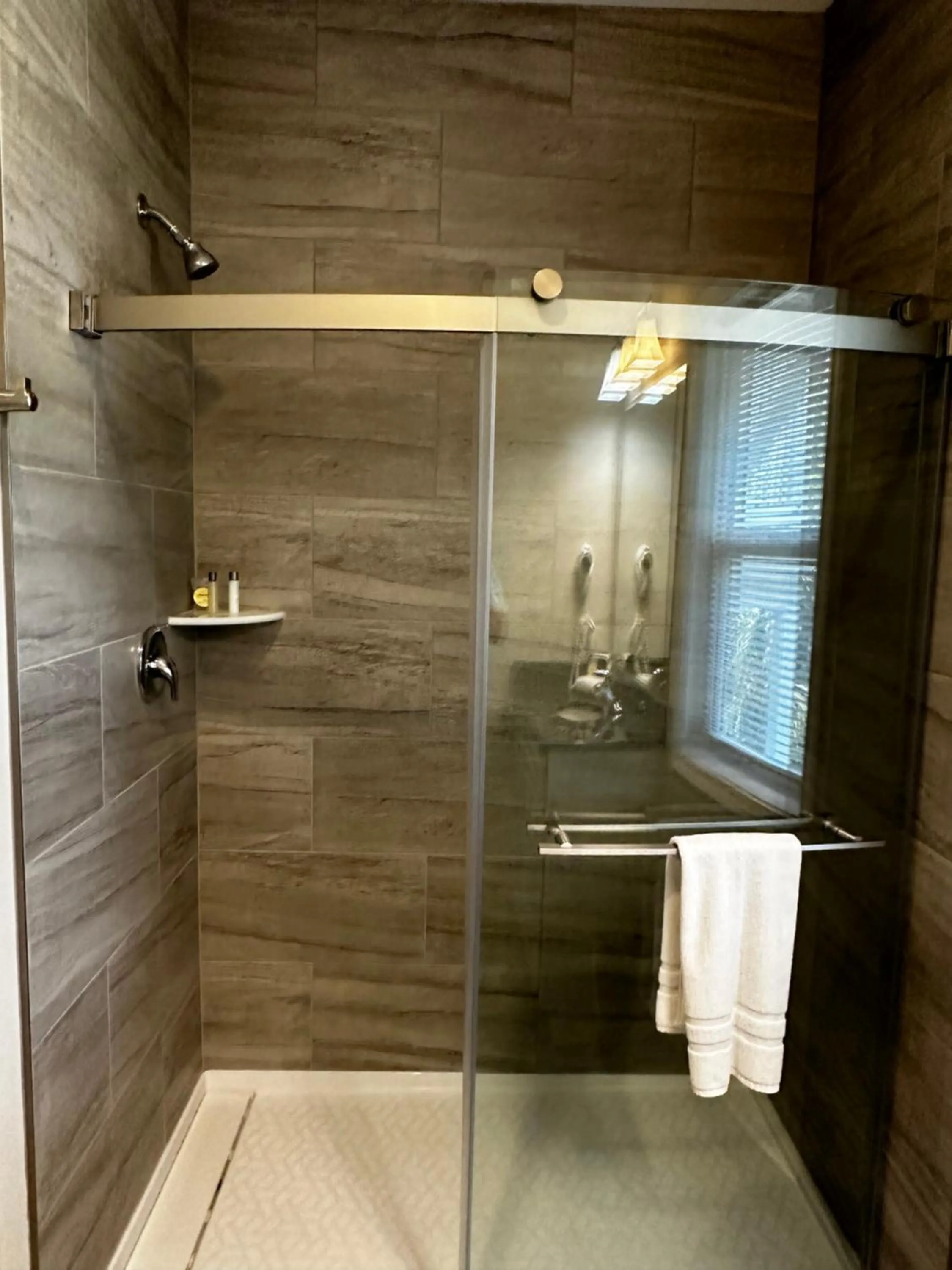 Shower in River Hotel of Southport