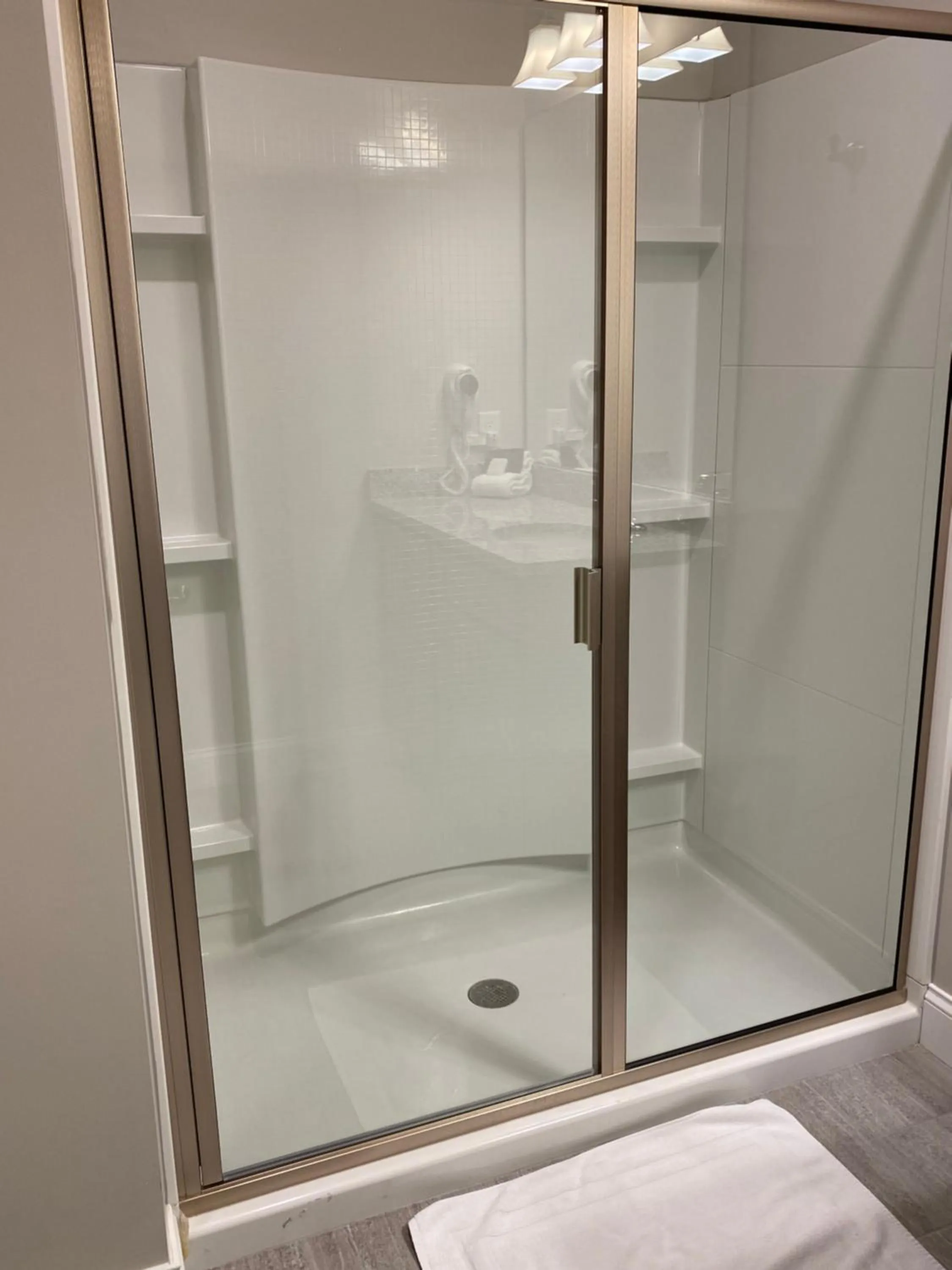 Shower in River Hotel of Southport