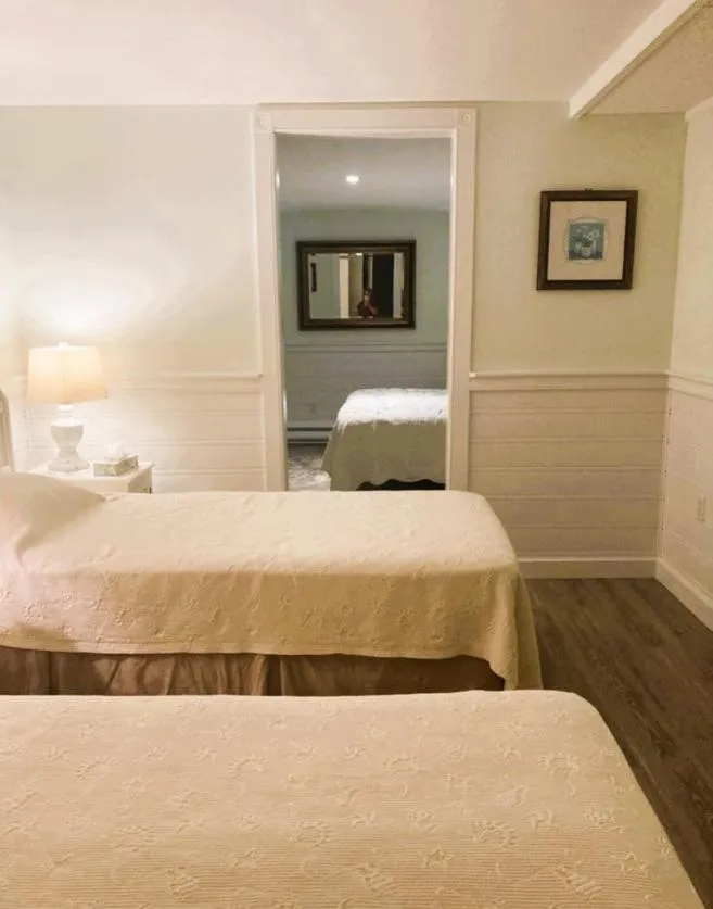 Bed in By The Sea Guests Bed & Breakfast and Suites