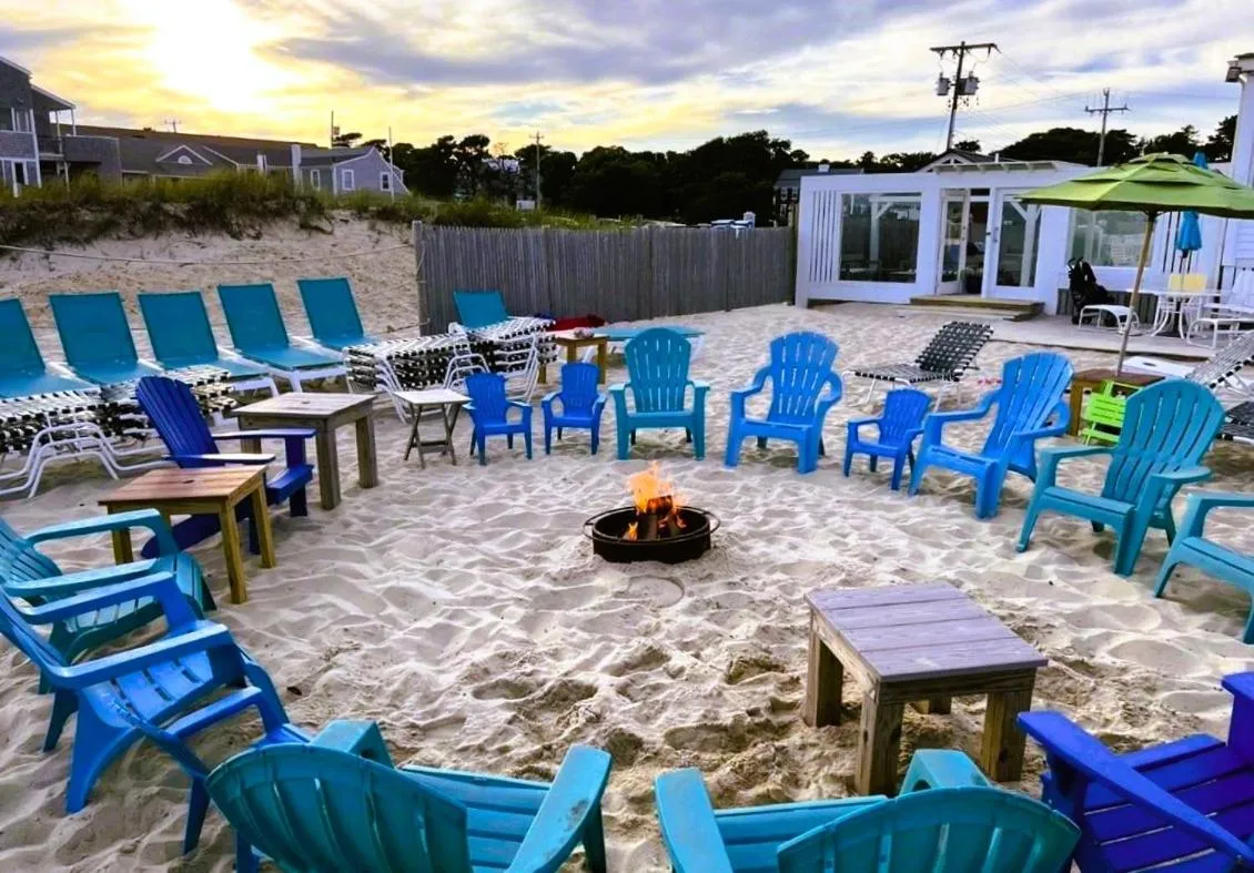 Entertainment in By The Sea Guests Bed & Breakfast and Suites