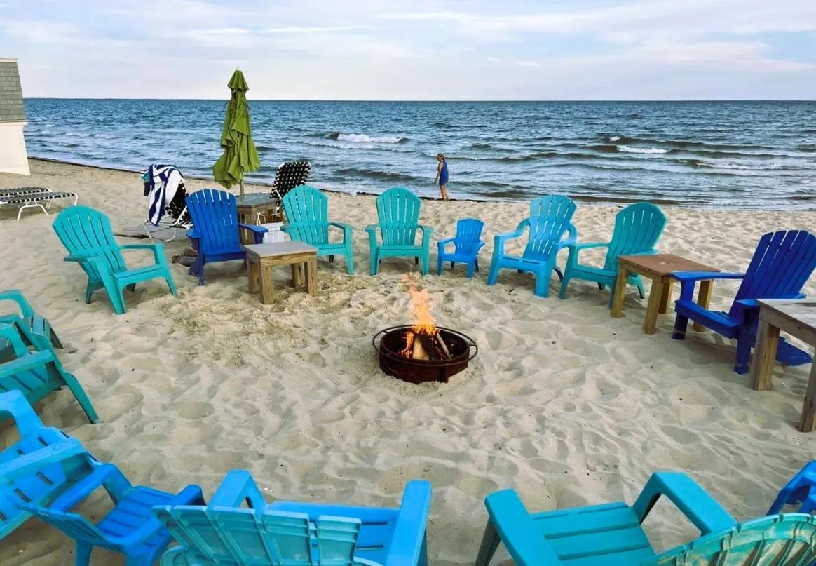 Evening entertainment in By The Sea Guests Bed & Breakfast and Suites