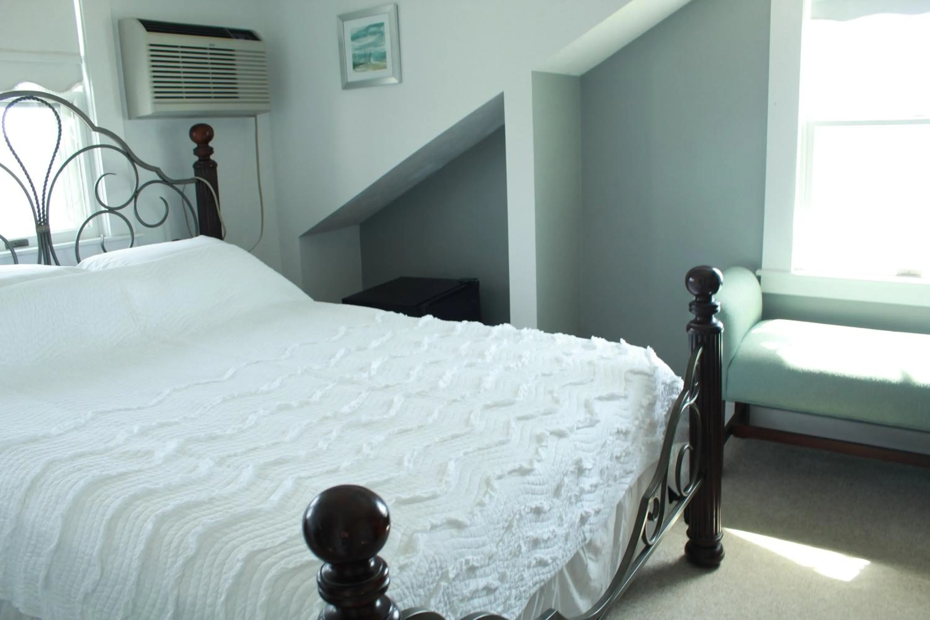 Bed in By The Sea Guests Bed & Breakfast and Suites