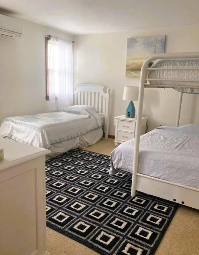 Bed in By The Sea Guests Bed & Breakfast and Suites