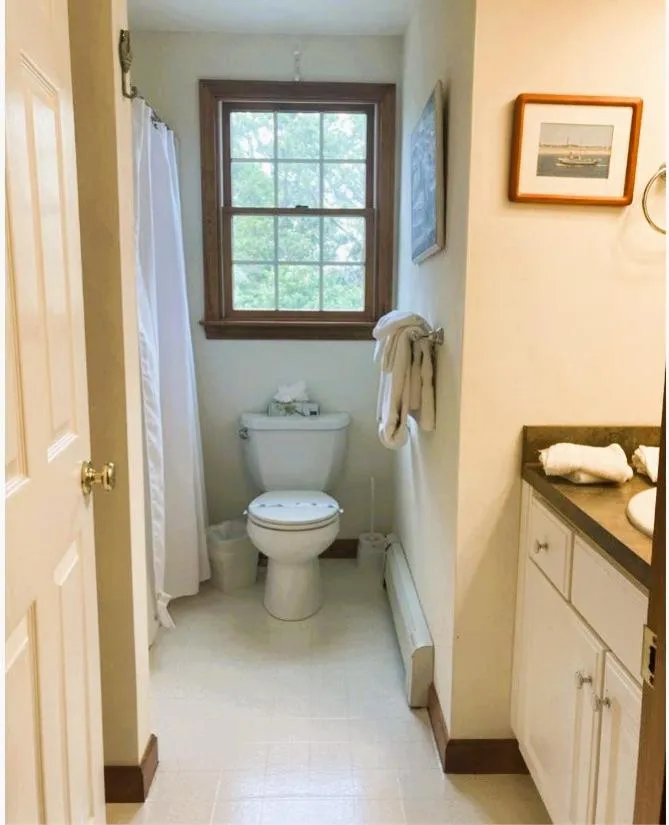 Shower in By The Sea Guests Bed & Breakfast and Suites