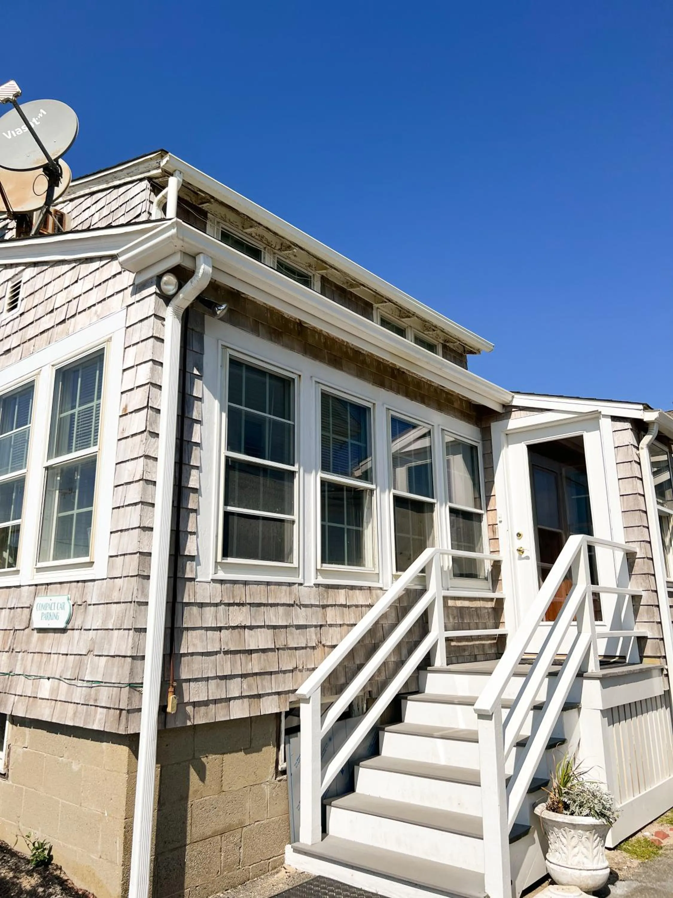 Property building in By The Sea Guests Bed & Breakfast and Suites