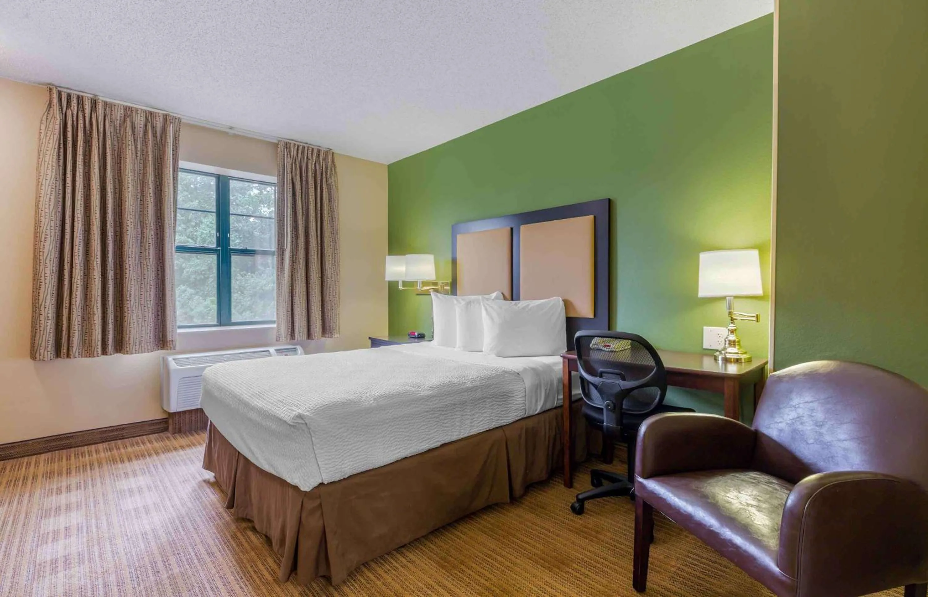 Bedroom, Bed in Extended Stay America - Providence - West Warwick