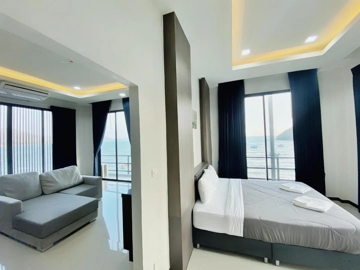 Bed in Aownoi Bay Resort