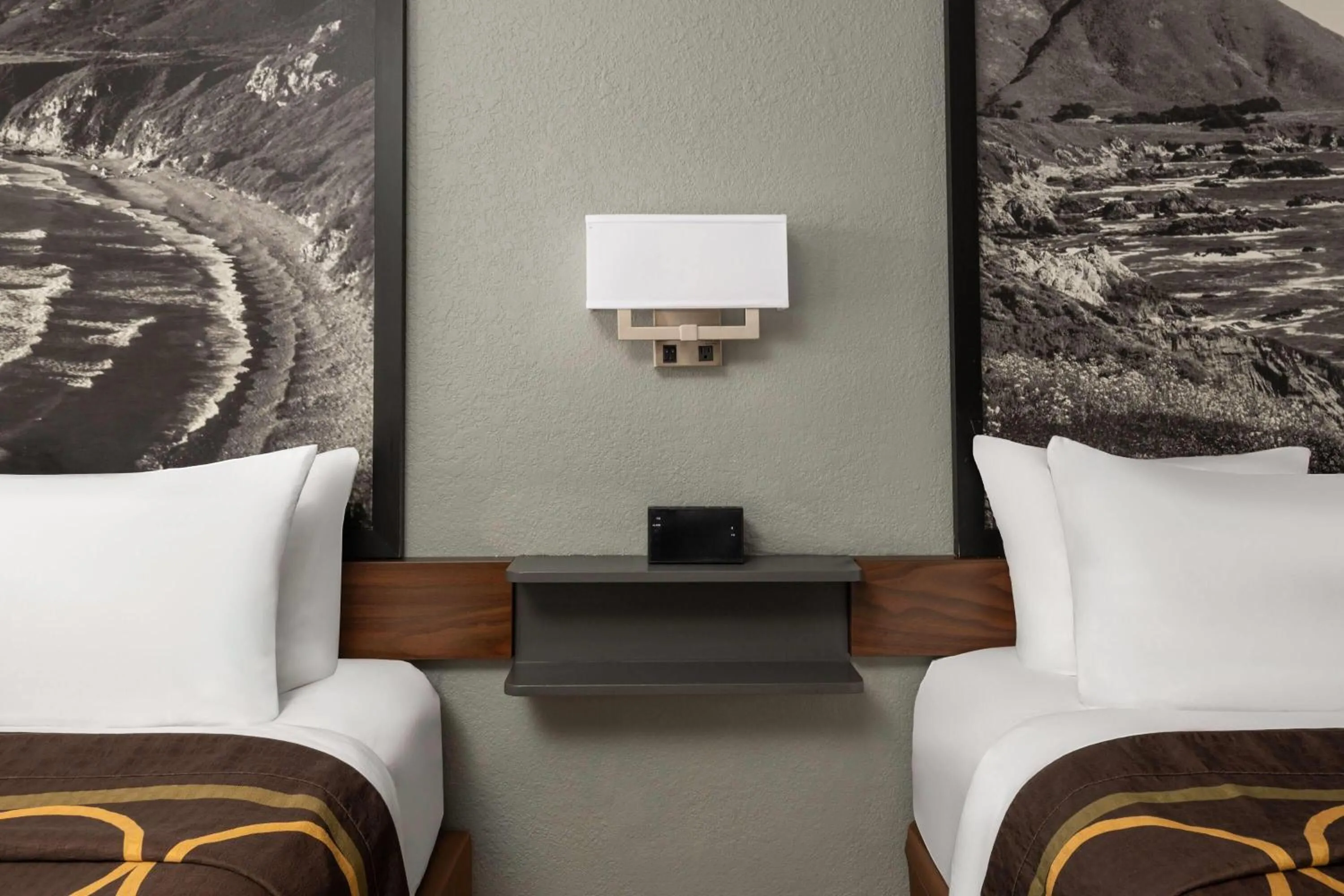 Photo of the whole room, Bed in Super 8 by Wyndham Fort Bragg