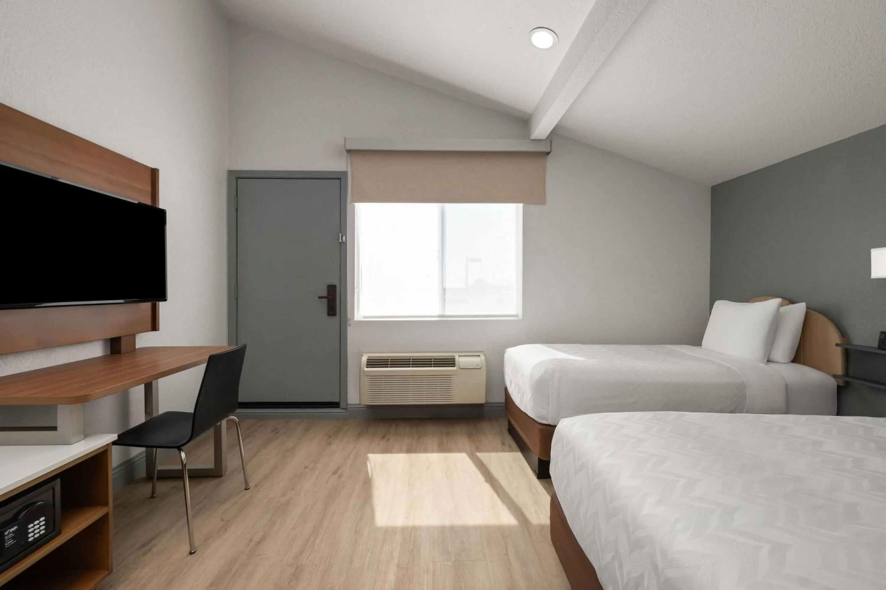 Photo of the whole room, Bed in Super 8 by Wyndham Fort Bragg