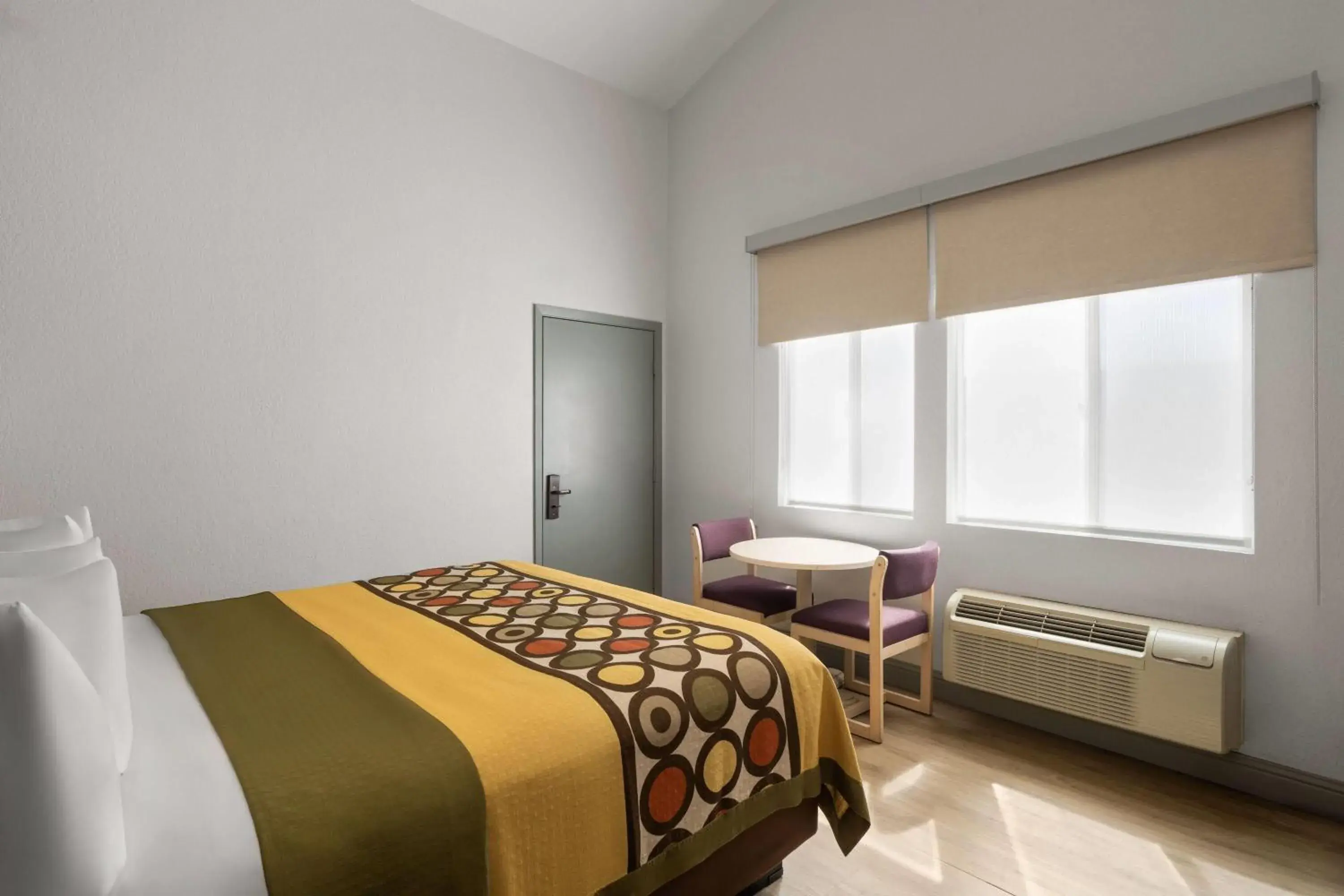 King Room - Non-Smoking in Super 8 by Wyndham Fort Bragg King Room - Non-Smoking in Super 8 by Wyndham Fort Bragg