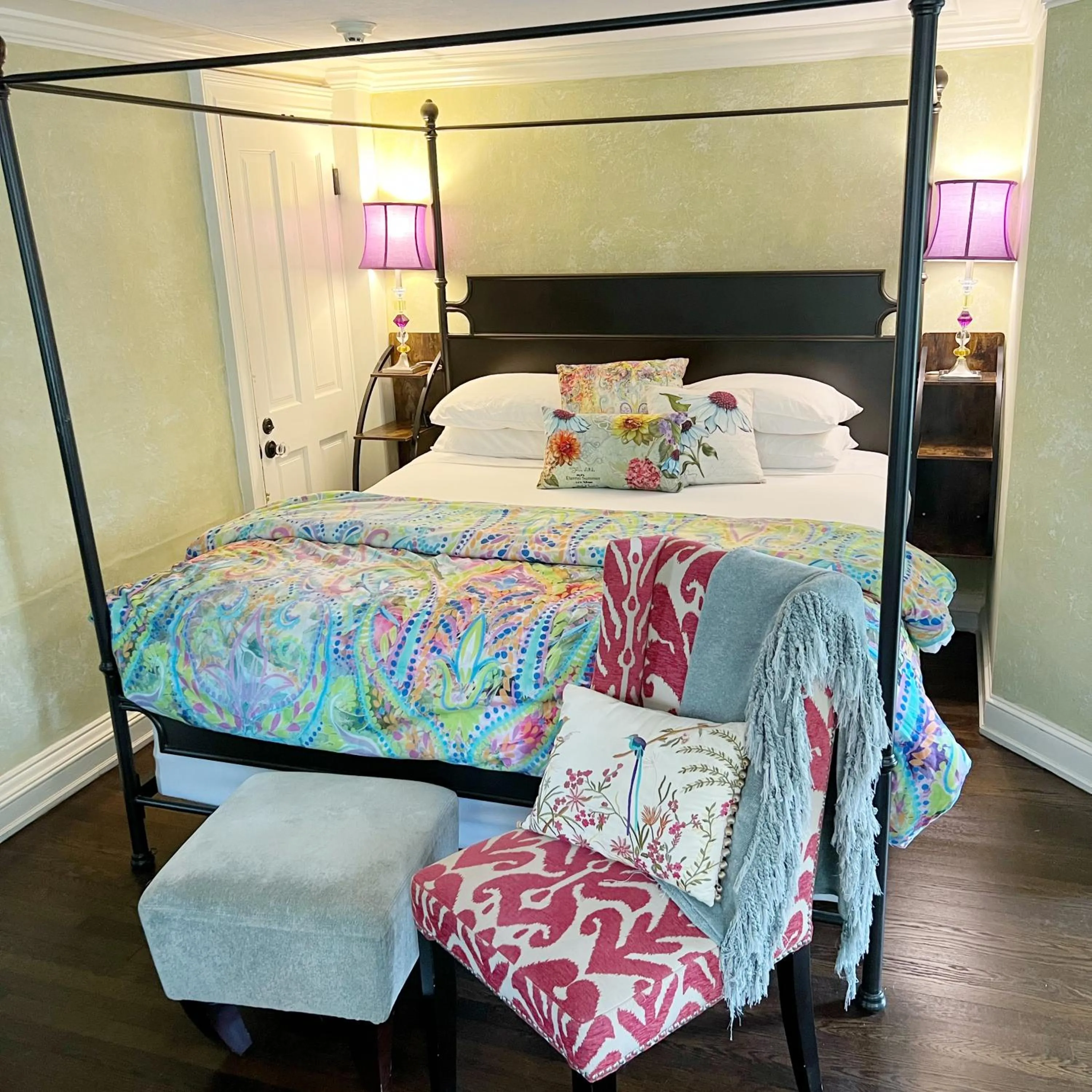 Bed in The Connecticut River Valley Inn Hartford South/Glastonbury