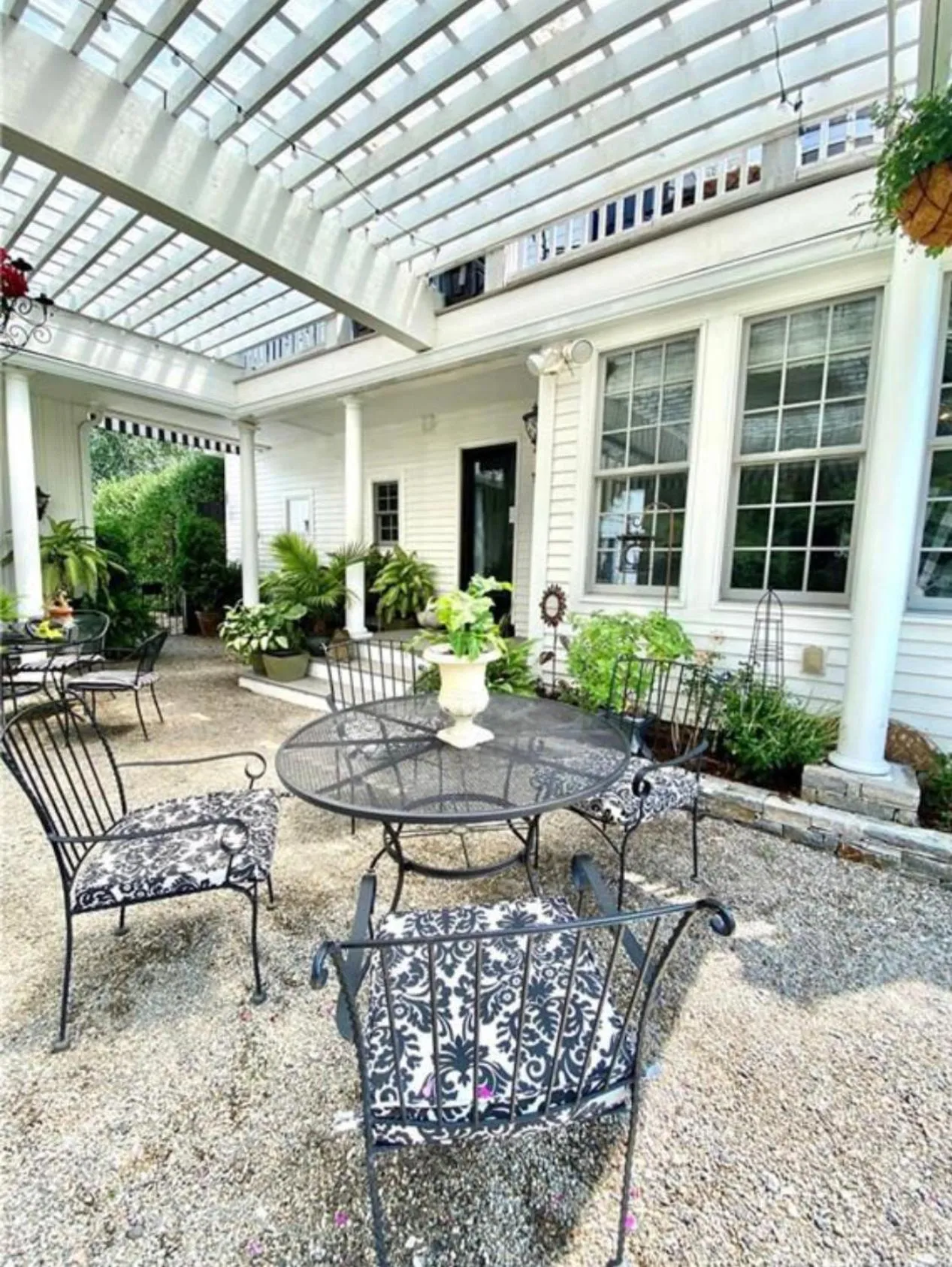 Patio in The Connecticut River Valley Inn Hartford South/Glastonbury