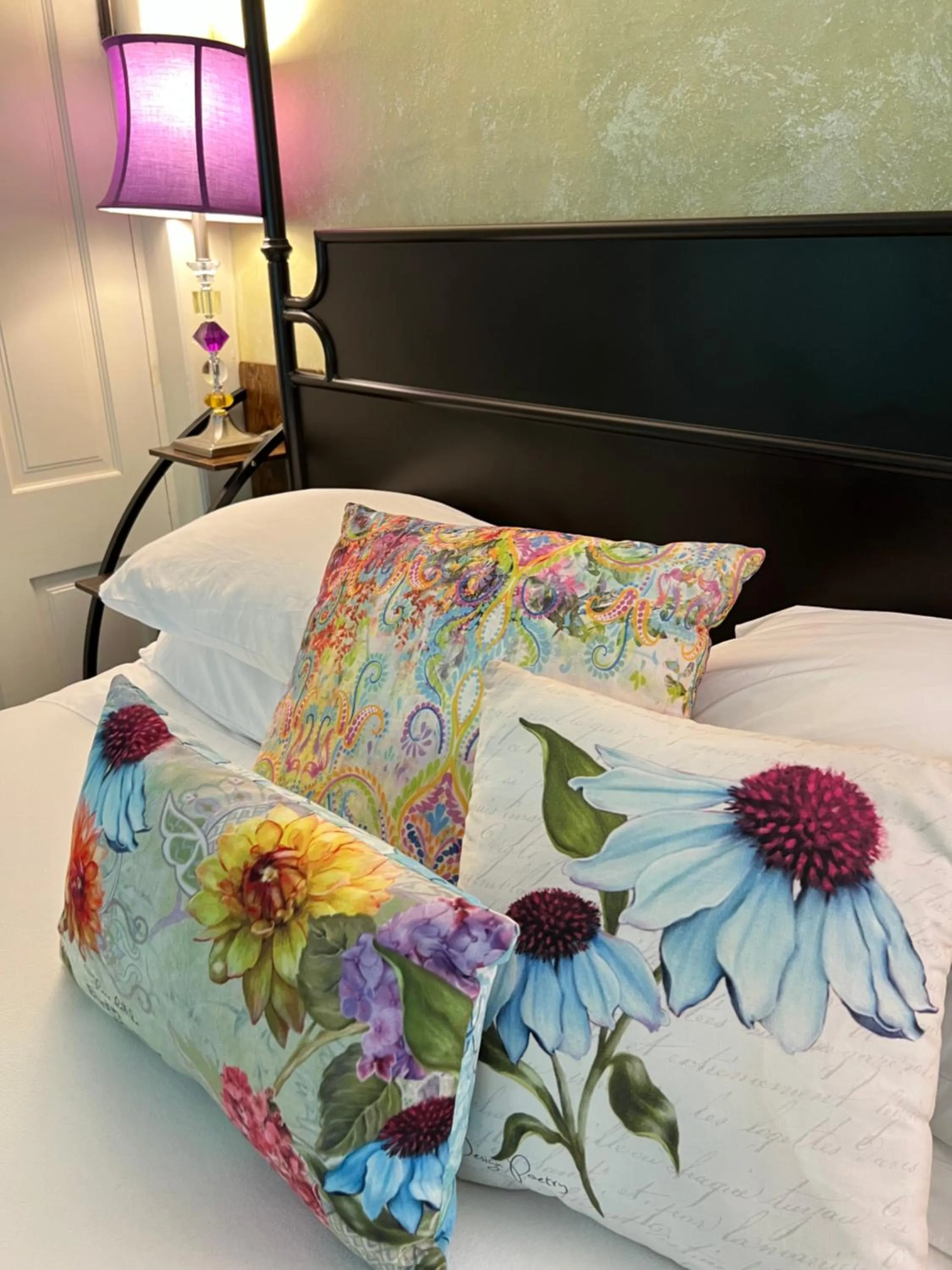 Bed in The Connecticut River Valley Inn Hartford South/Glastonbury