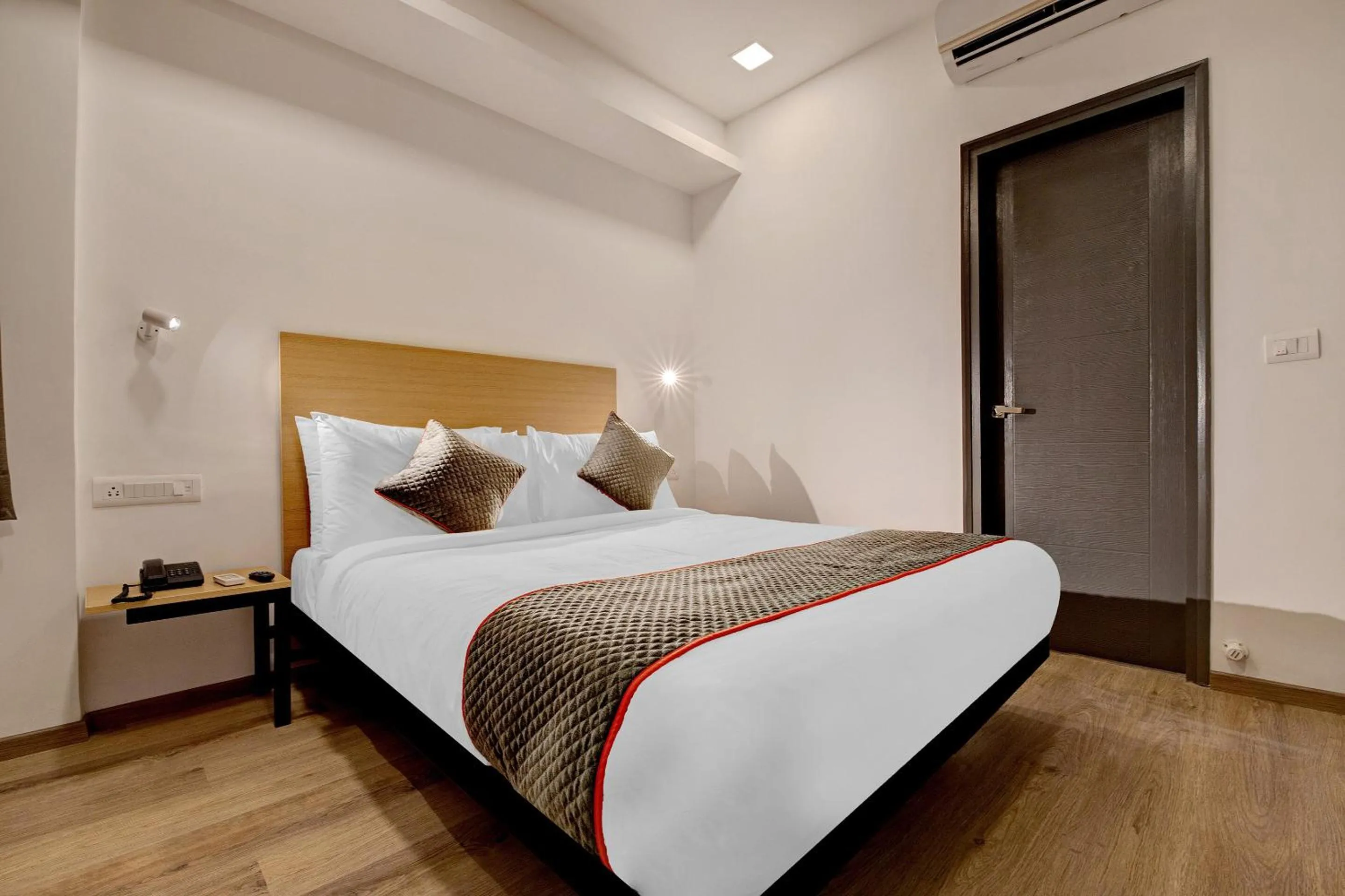 Bedroom, Bed in Super Townhouse Siri Residency