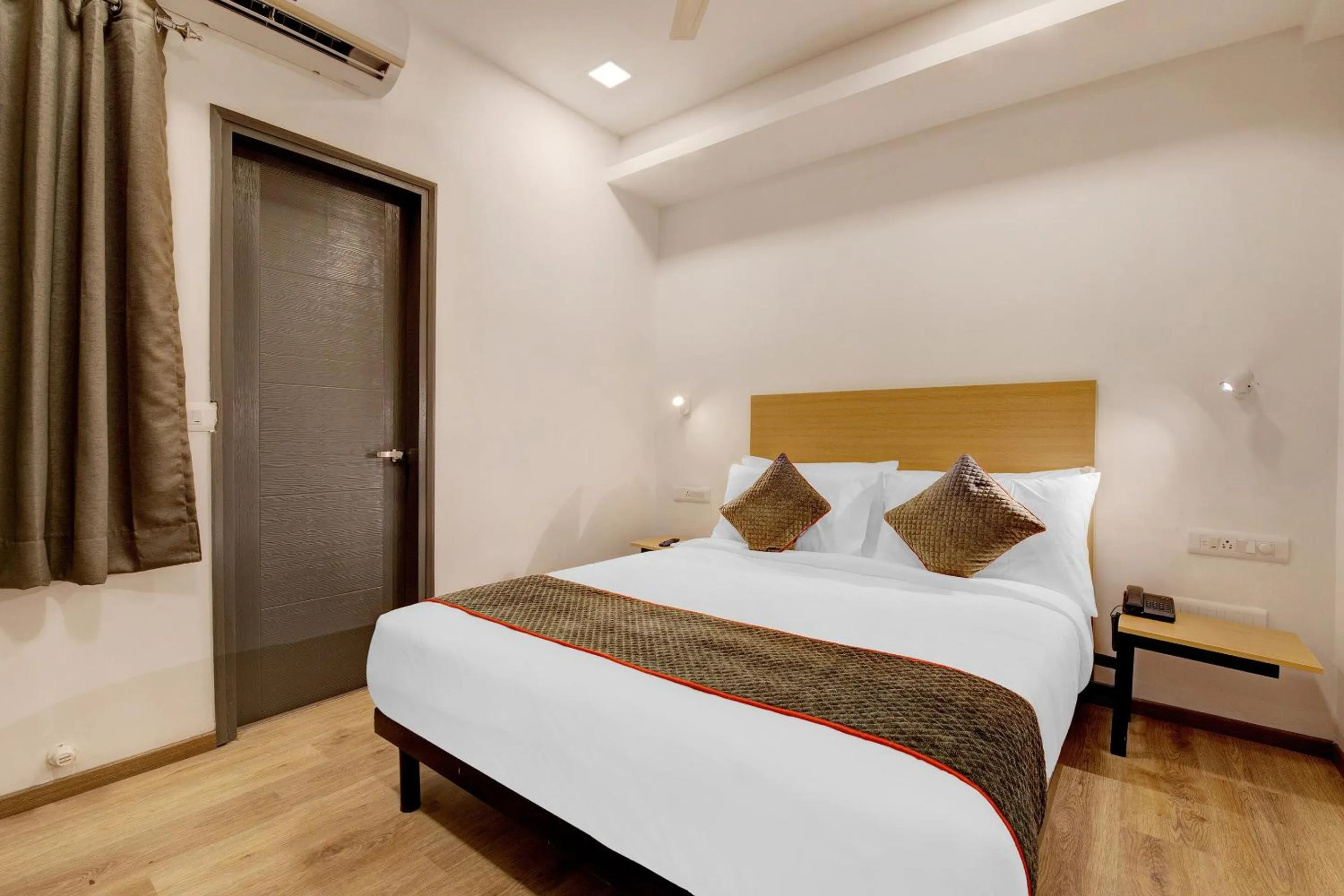 Bedroom, Bed in Super Townhouse Siri Residency