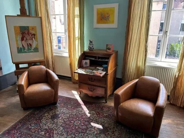 Seating area in L'ancienne comédie