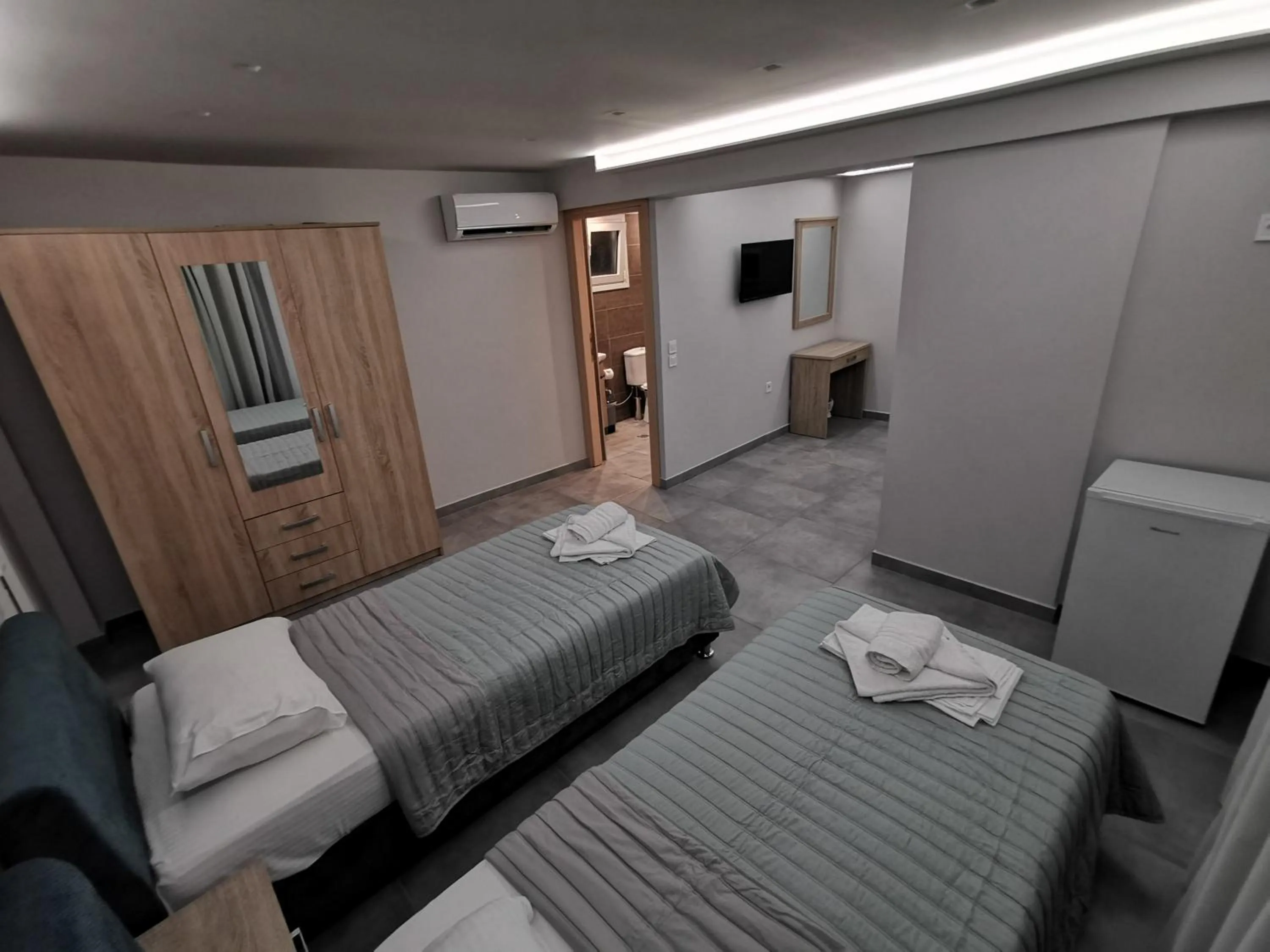 Bed in 3 Island View Hotel