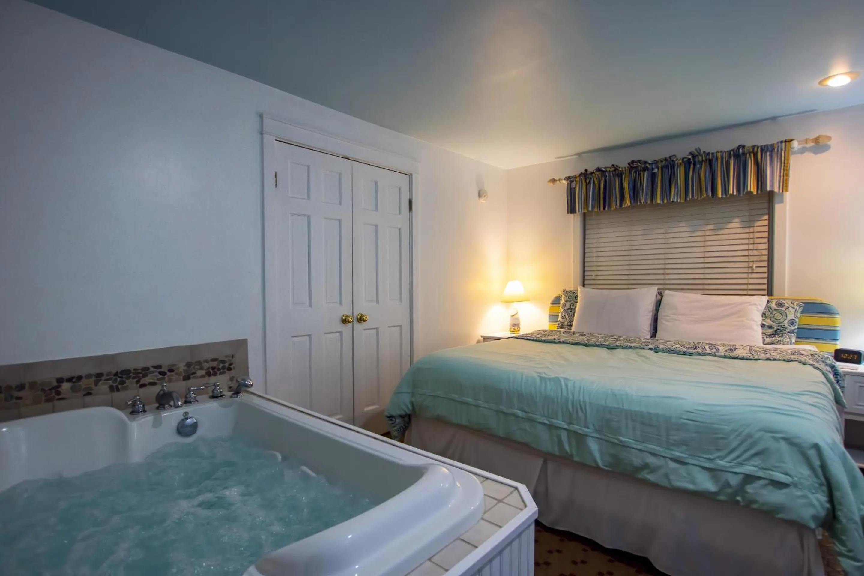 Bedroom, Bed in New Buffalo Inn & Spa