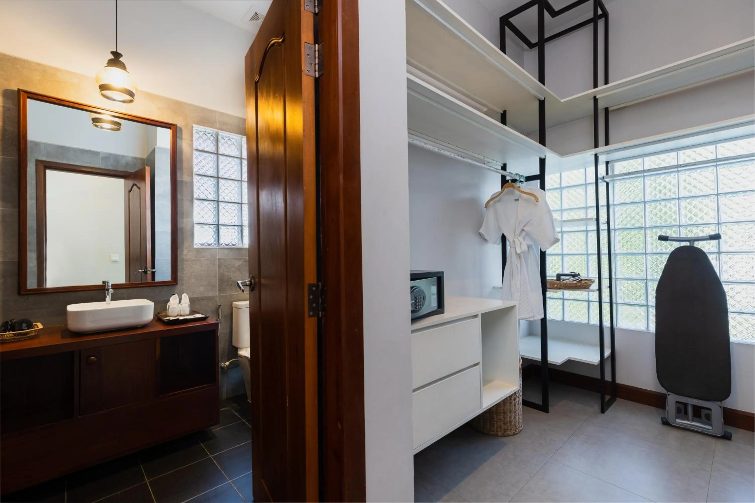 Bathroom, Bed in Golden Vishnu Villa