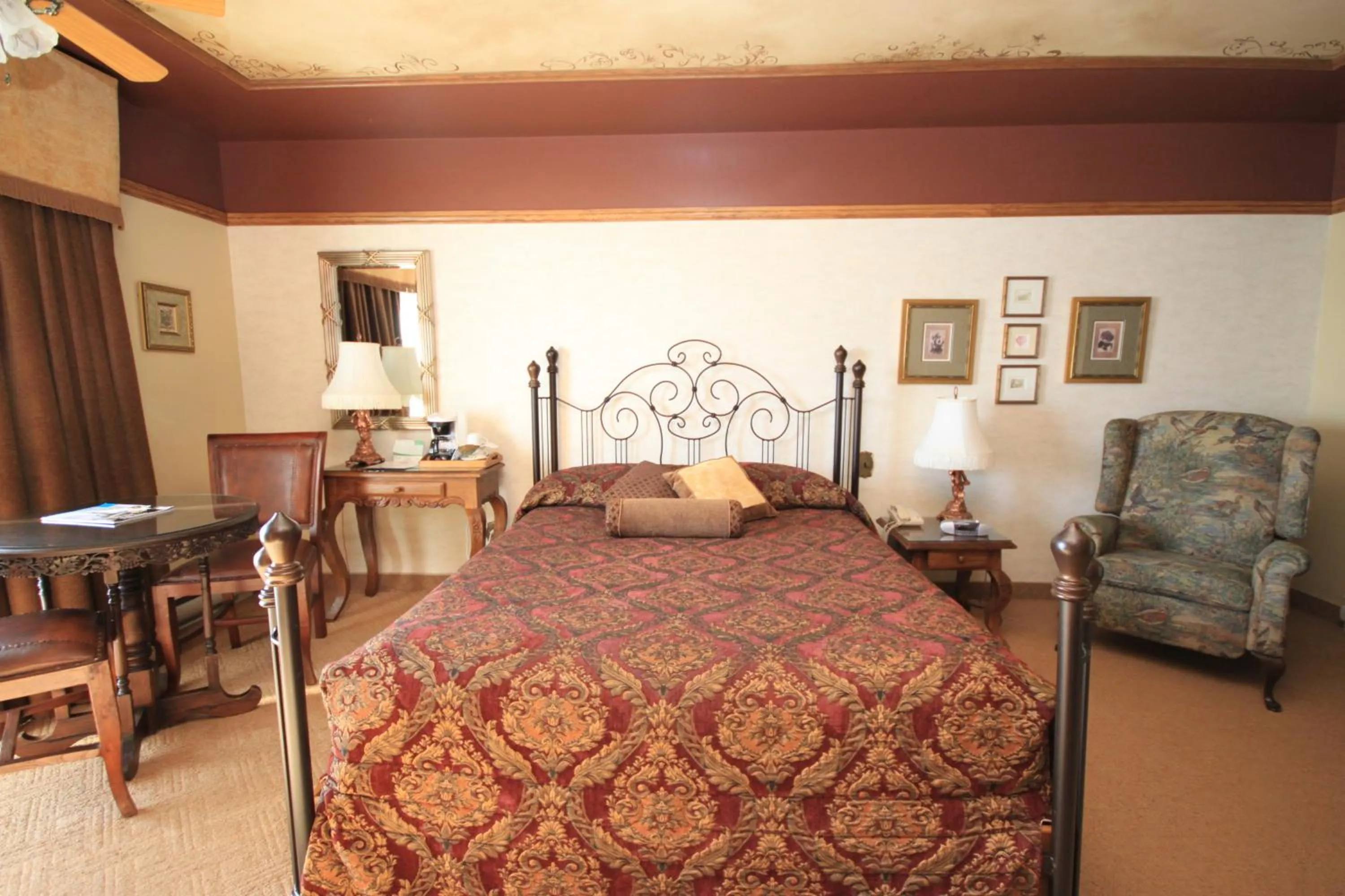 Photo of the whole room, Bed in Motel Grand-Pré Inc