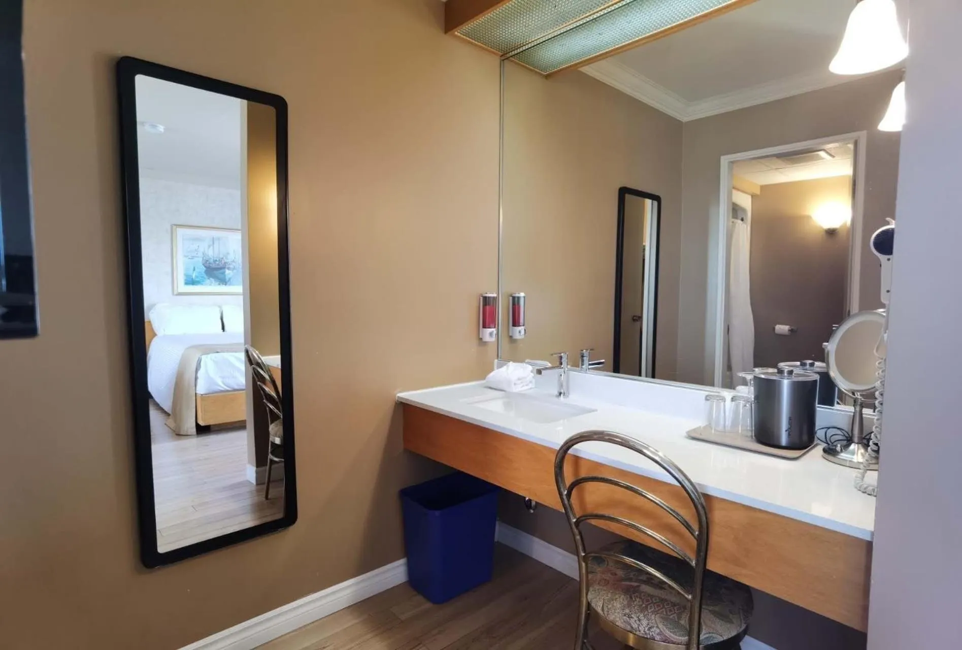 Bed in Motel Grand-Pré Inc