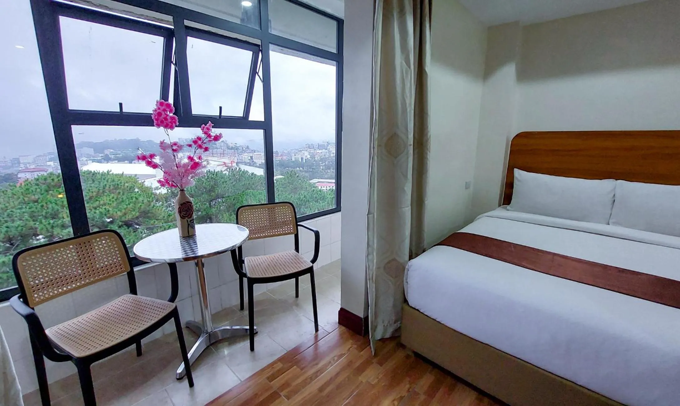 Balcony/Terrace, Bed in 456 Hotel