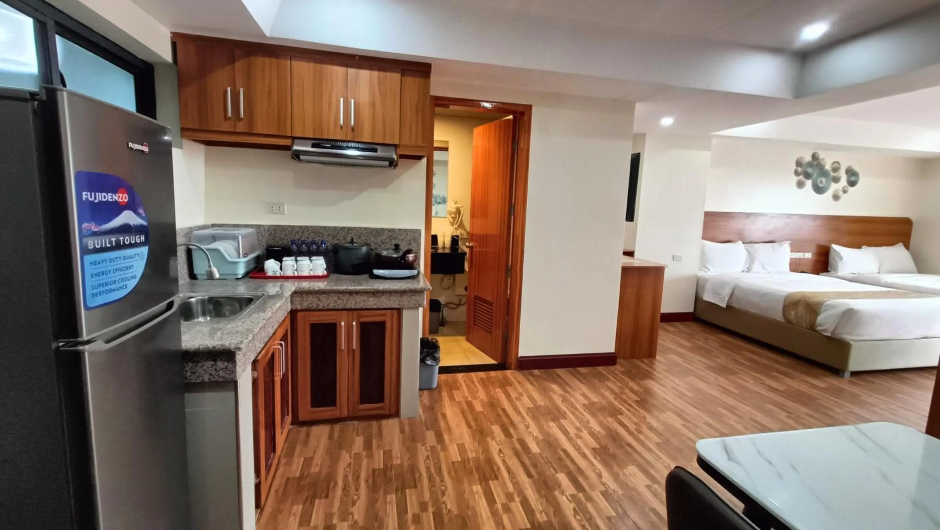 Kitchen or kitchenette, Bed in 456 Hotel