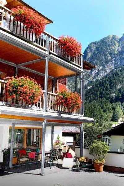 Facade/entrance in Biotel Bertel Naturappartements