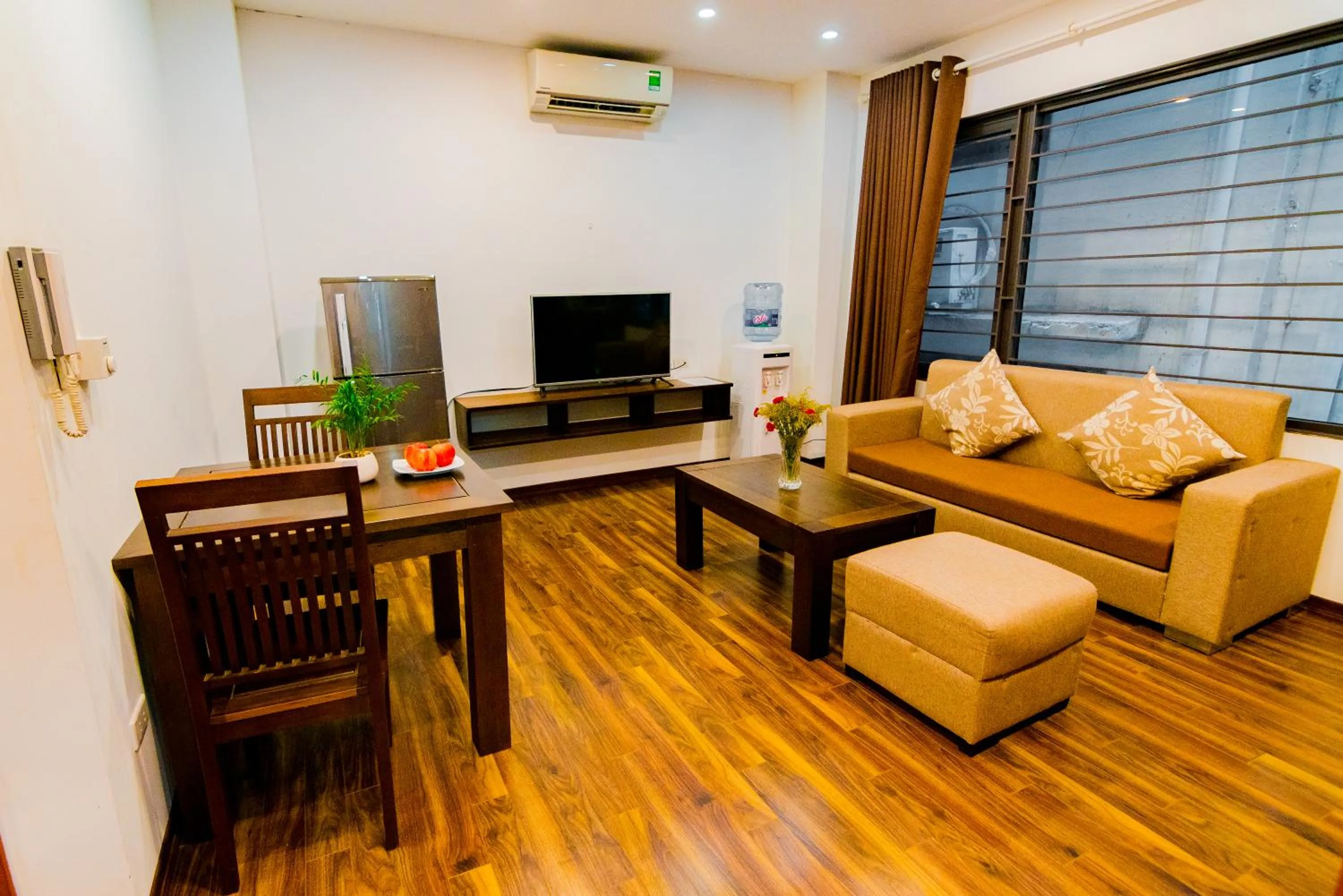 Communal lounge/ TV room in Hana Stay Trần Quốc Hoàn