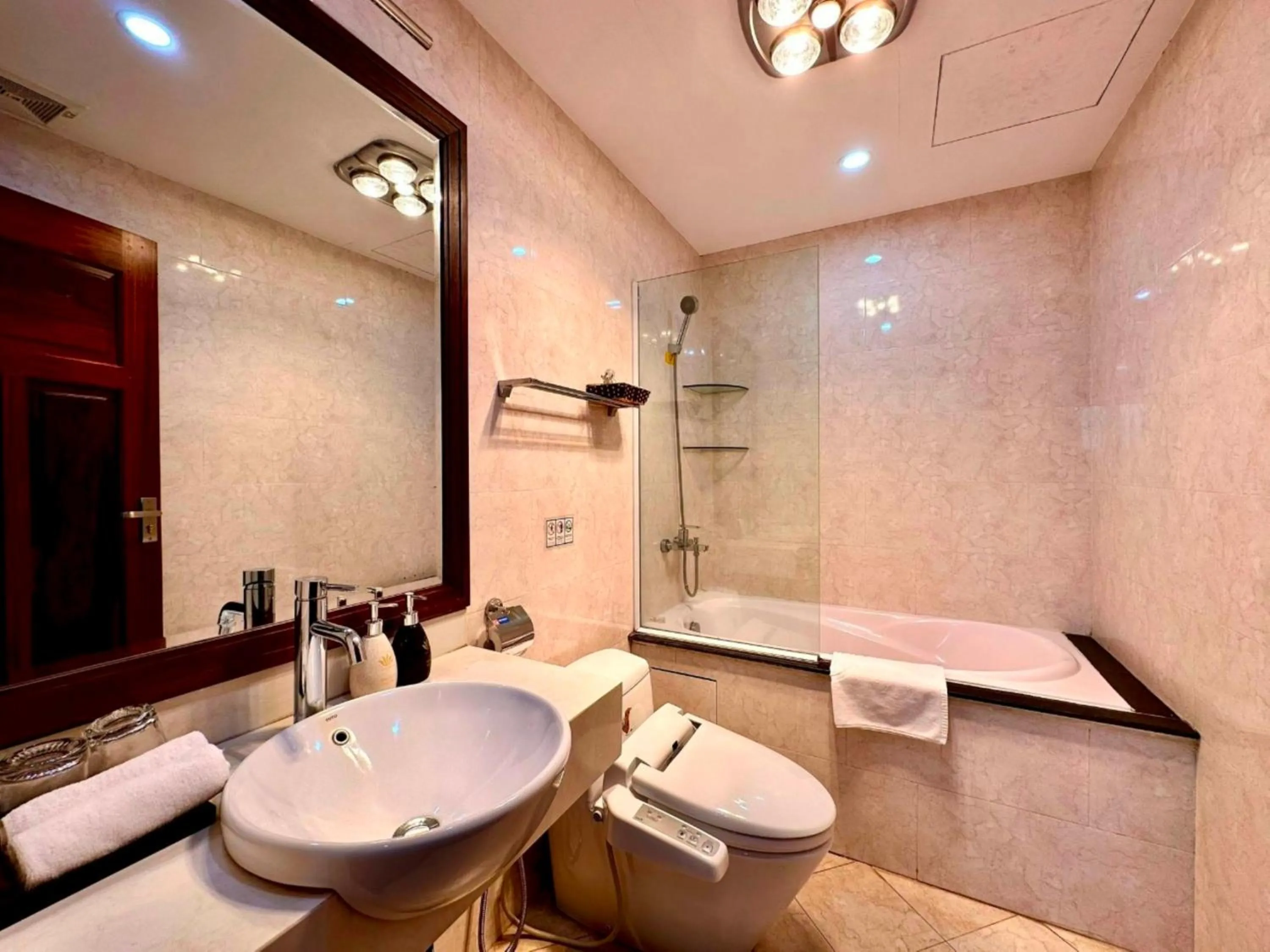 Bathroom in Hana Stay Trần Quốc Hoàn