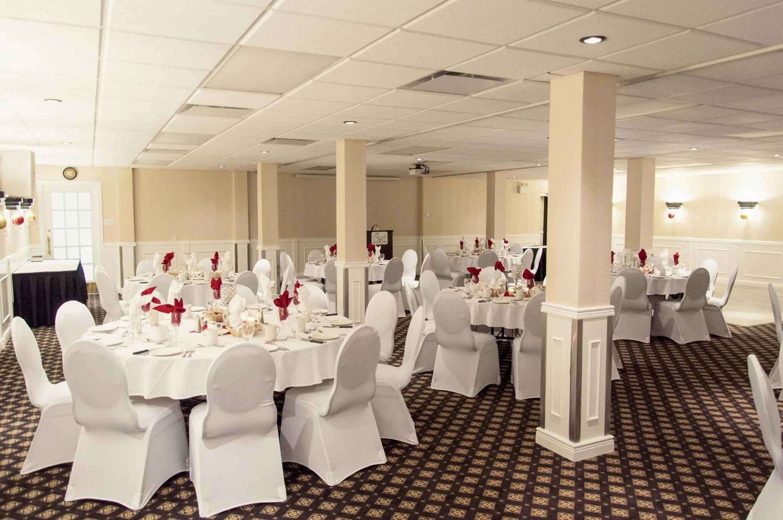 Banquet/Function facilities in L'Escale Hôtel Suites