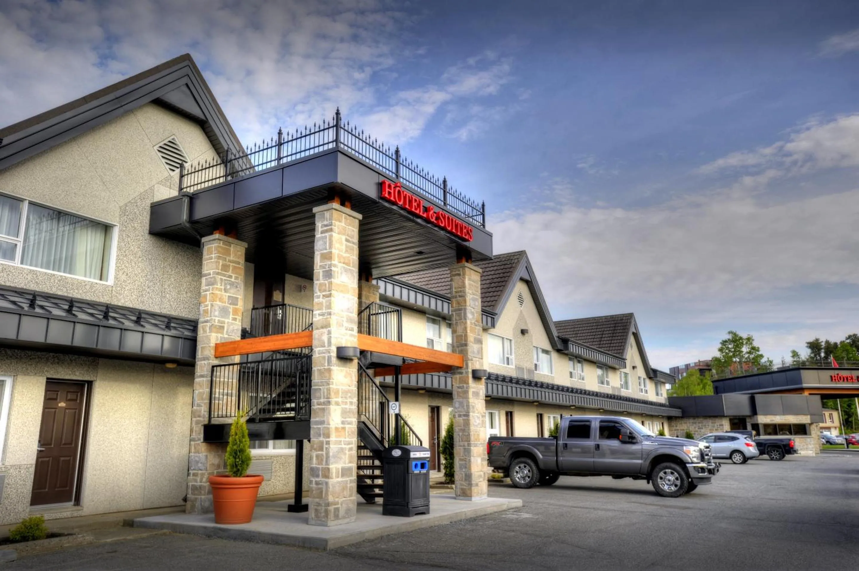 Property building in L'Escale Hôtel Suites