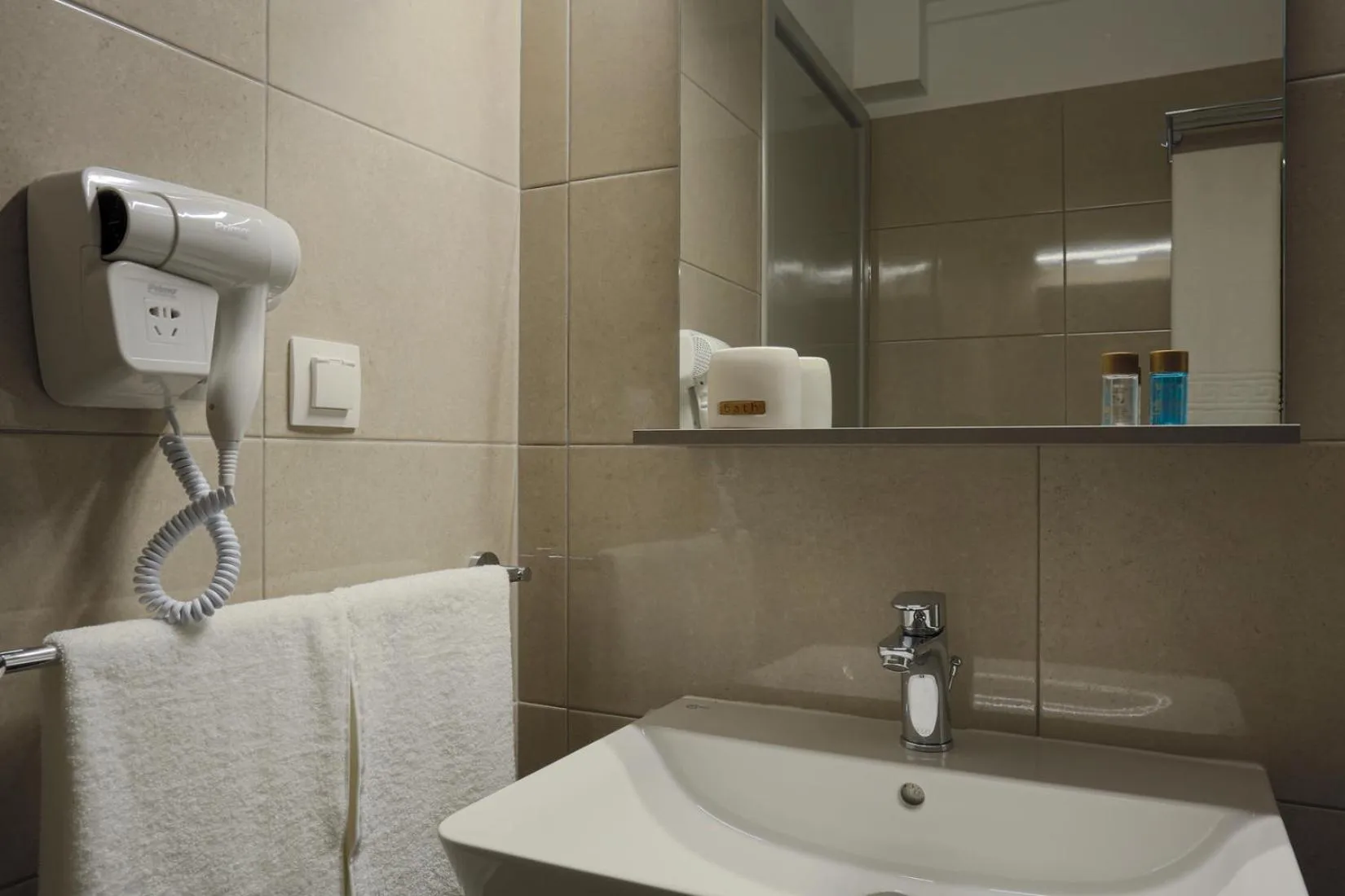 Shower in Hotel Alkyon