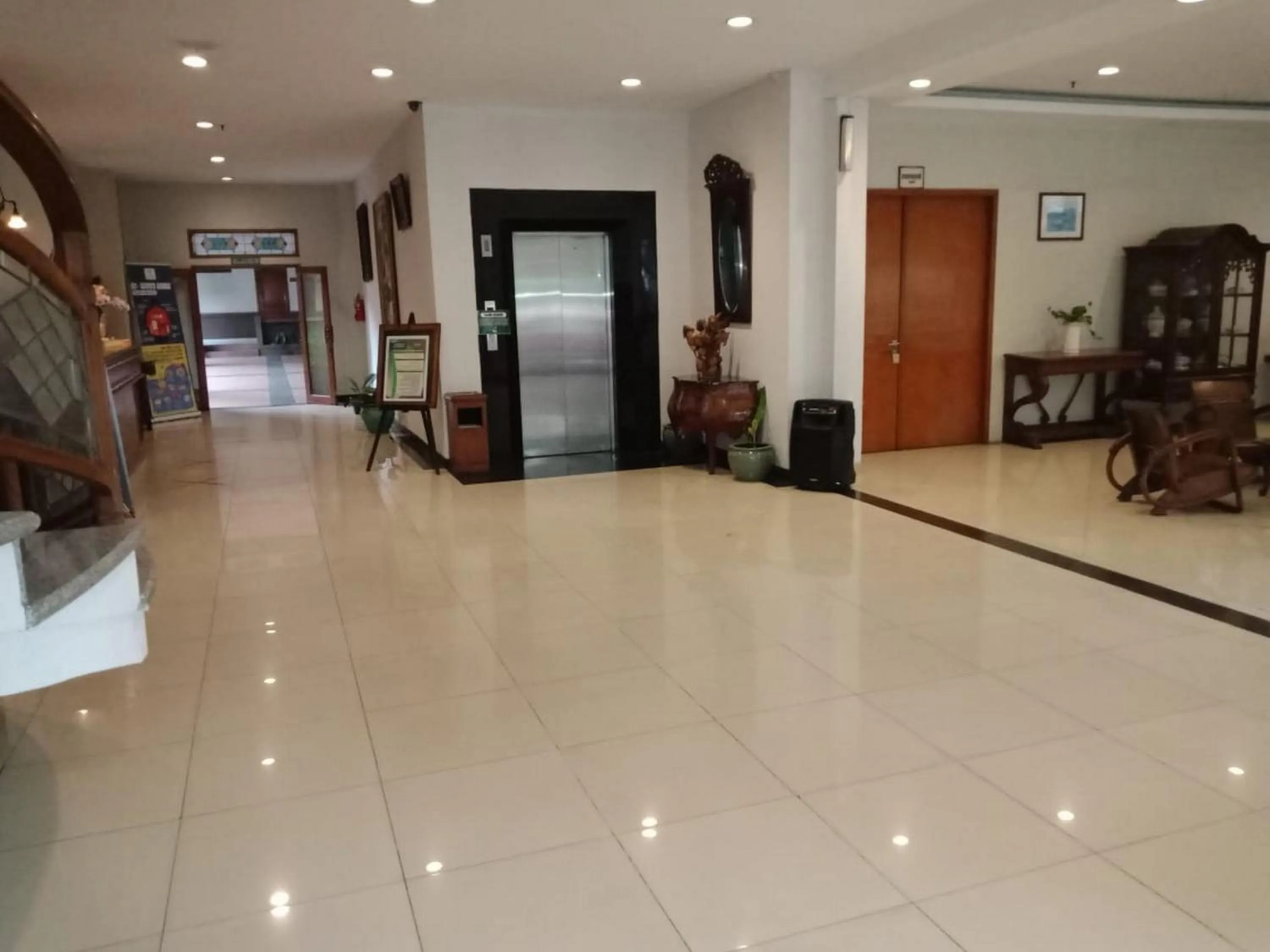 Hotel Yehezkiel Surapati Mitra RedDoorz