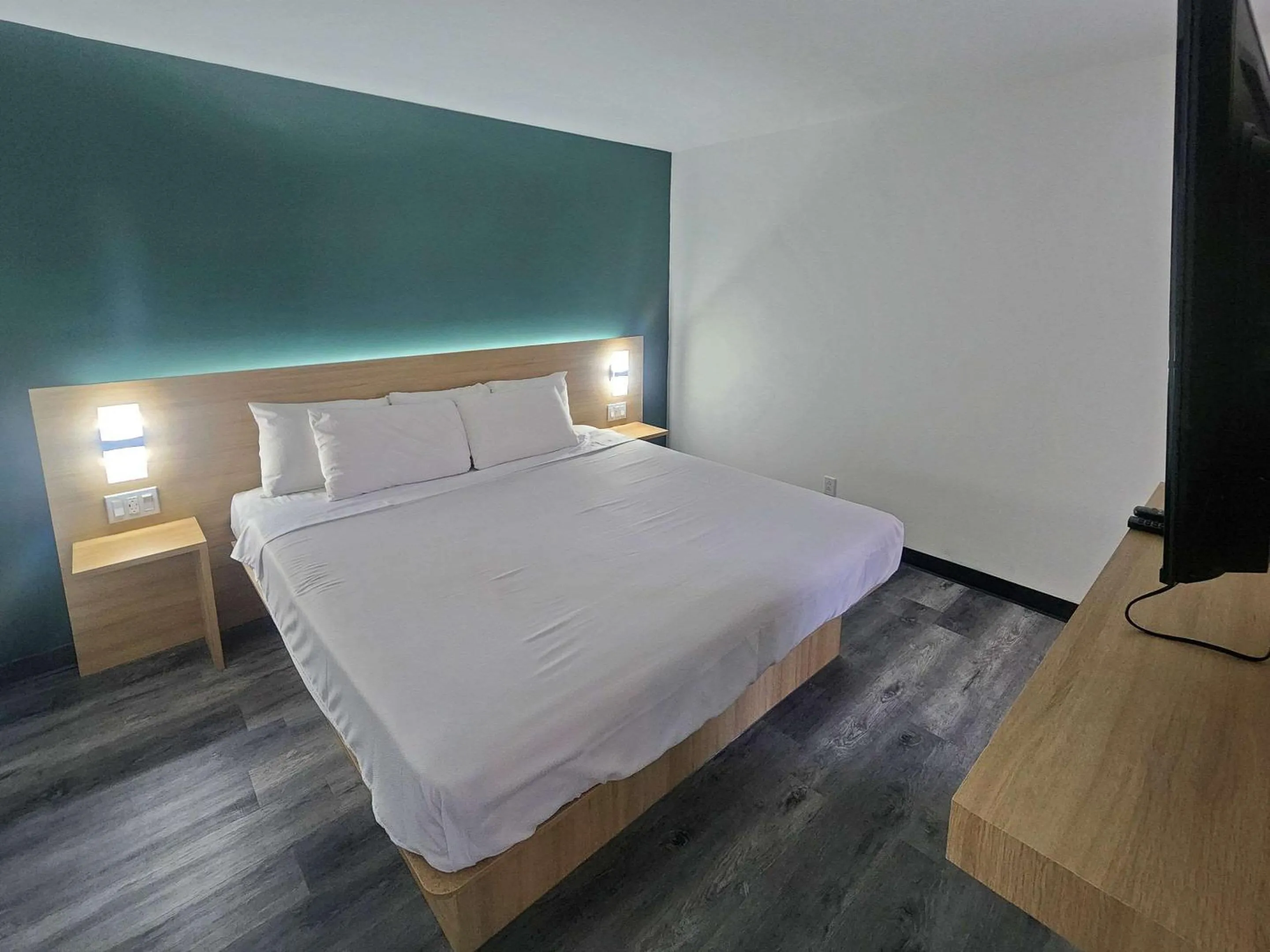 Bedroom, Bed in Econo Lodge