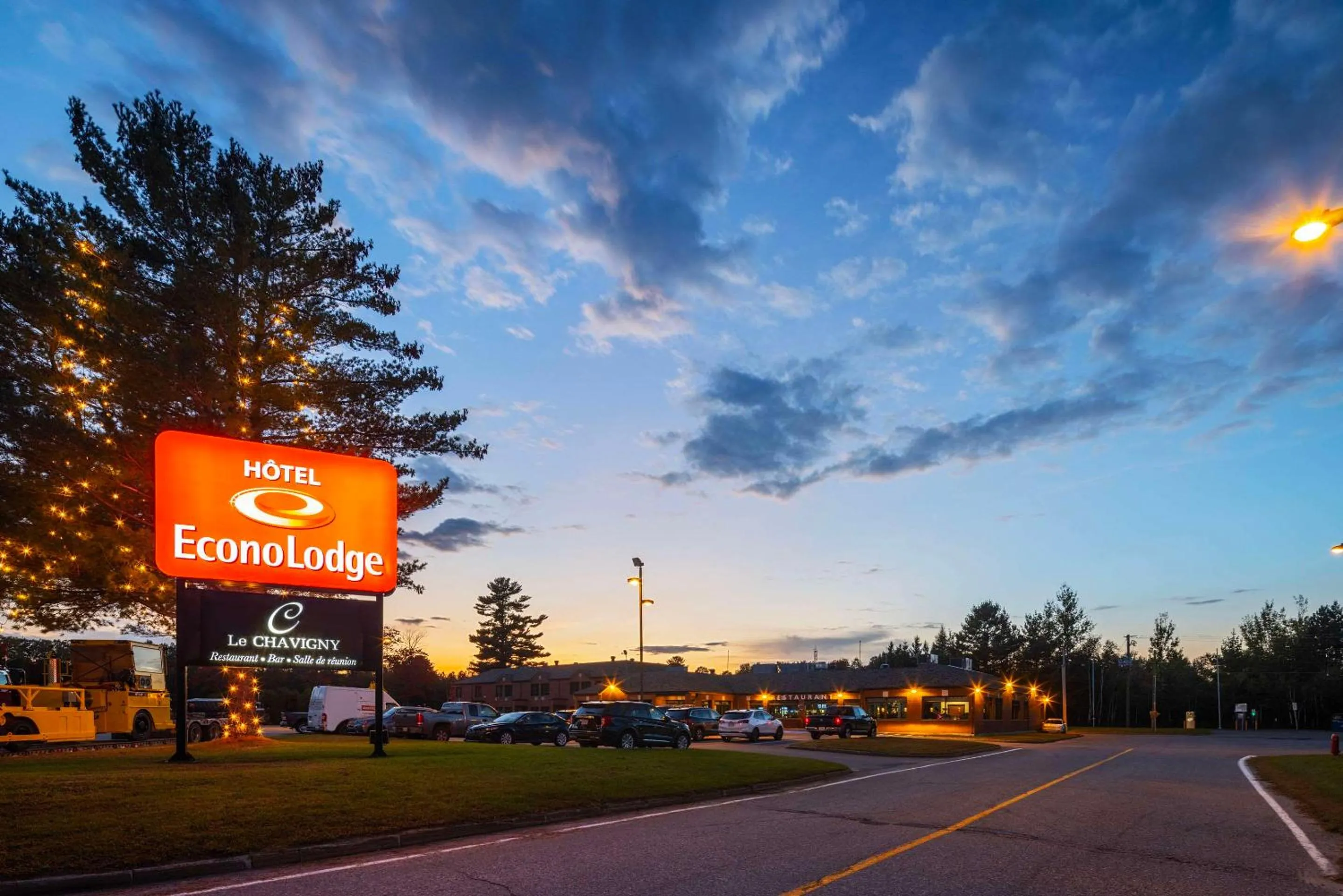 Property building in Econo Lodge