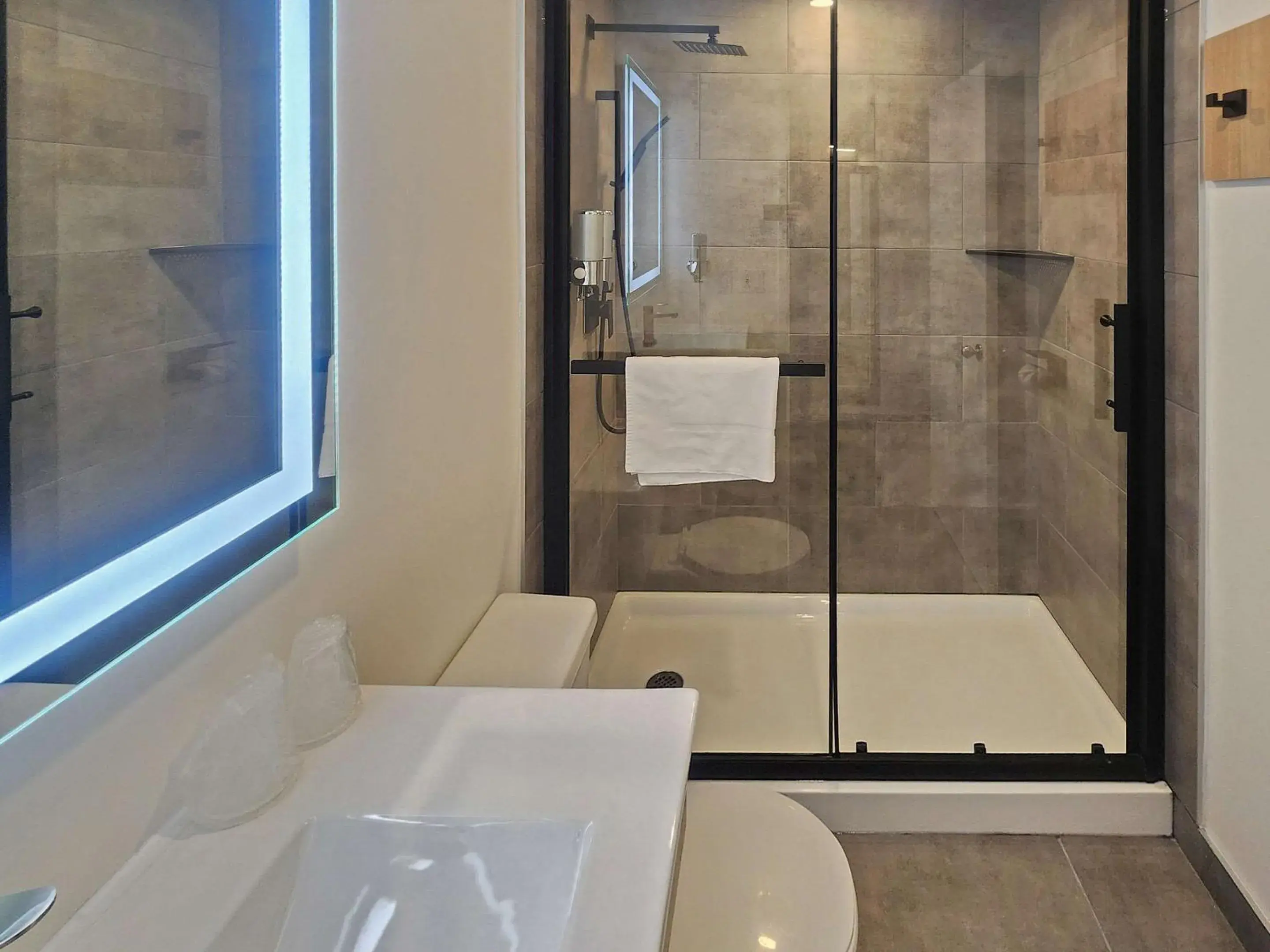 Deluxe King Suite in Econo Lodge Deluxe King Suite in Econo Lodge